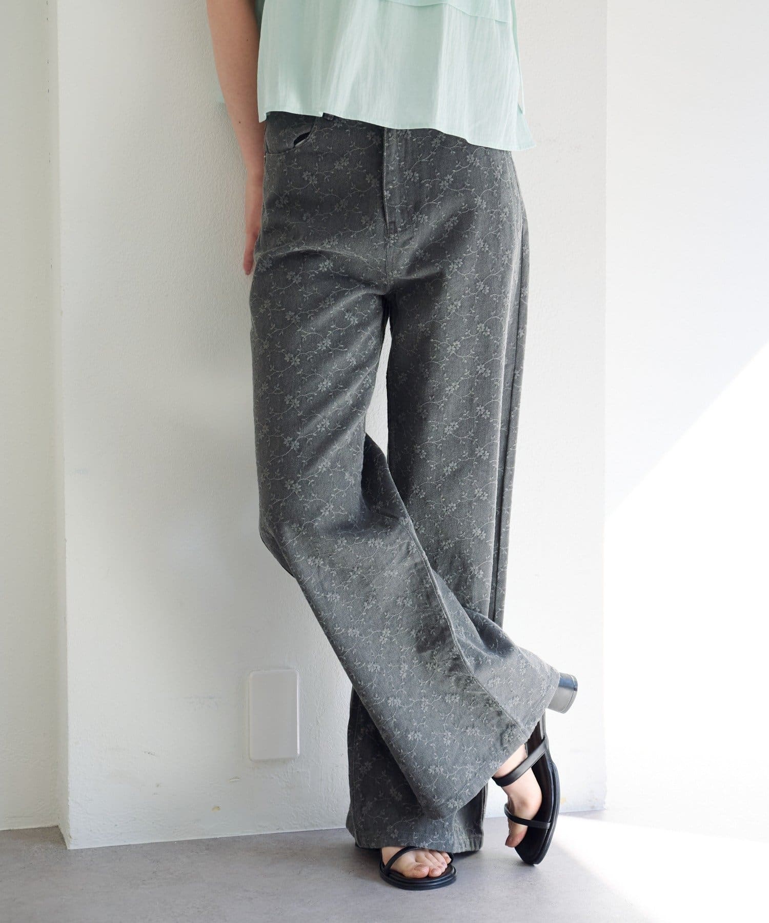 Kastane [Straight] floral embroidered denim - Image 8