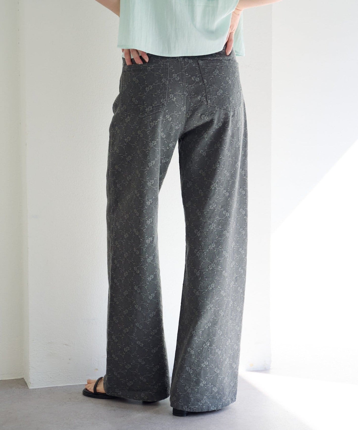 Kastane [Straight] floral embroidered denim - Image 9