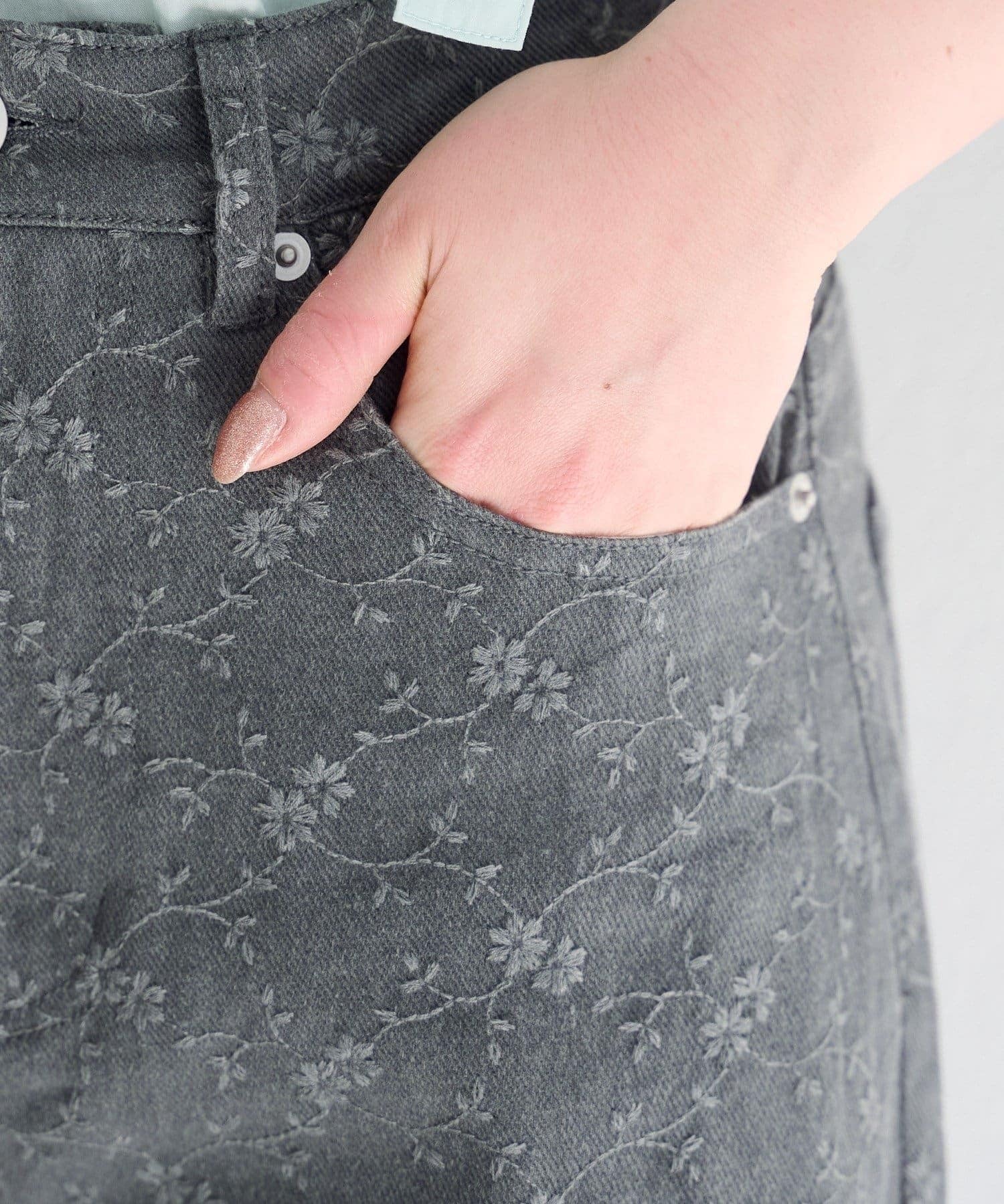 Kastane [Straight] floral embroidered denim - Image 10