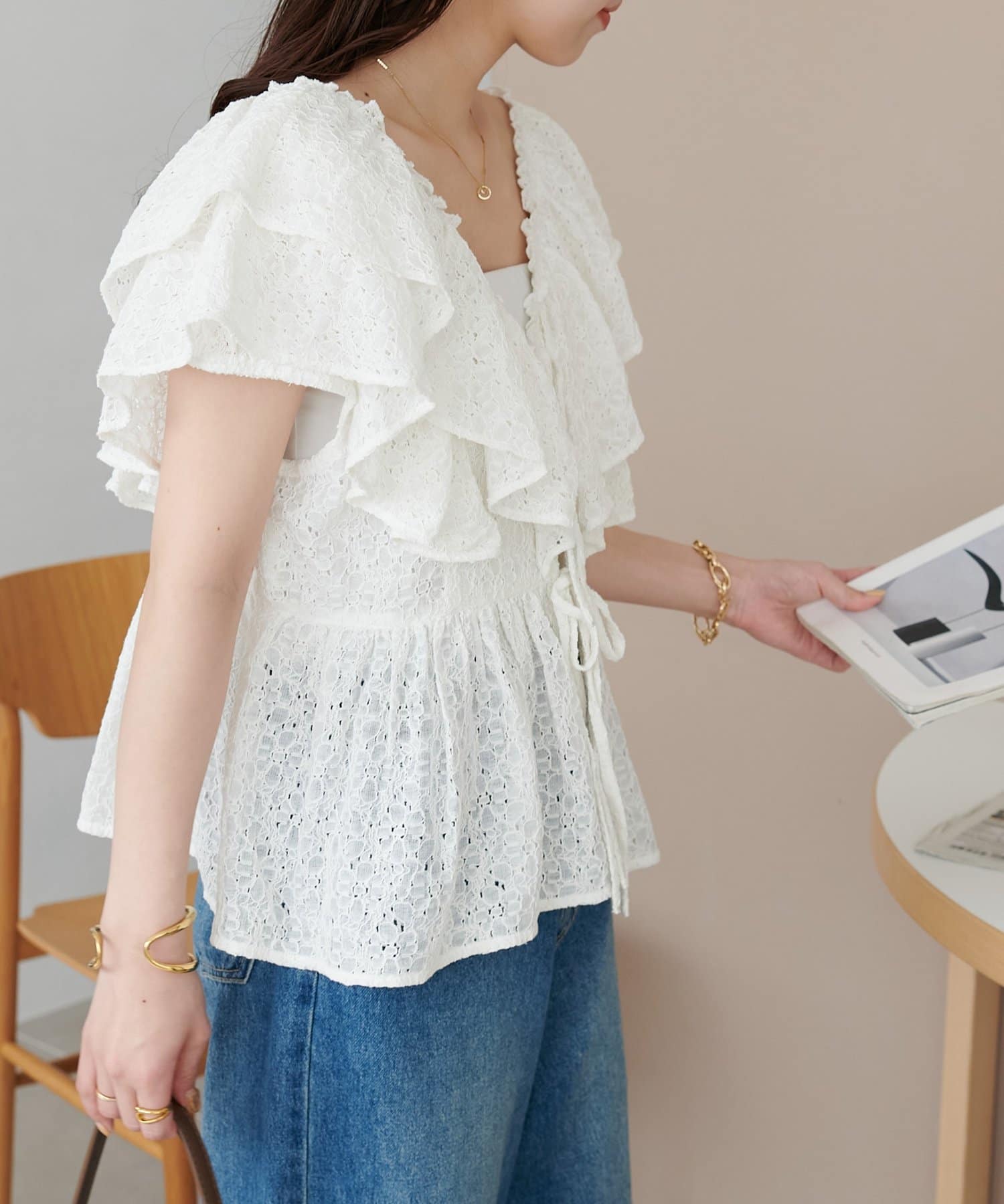 Discoat Lace 荷葉邊 blouse - Image 10