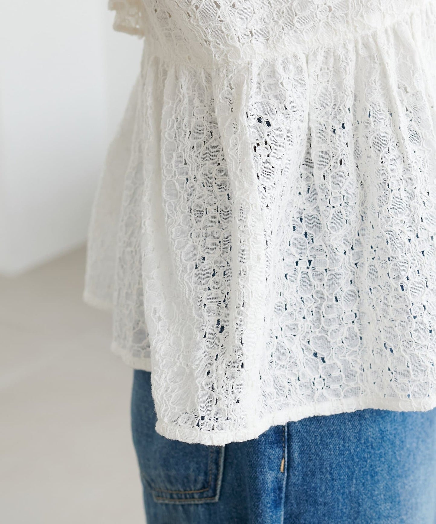 Discoat Lace 荷葉邊 blouse - Image 32