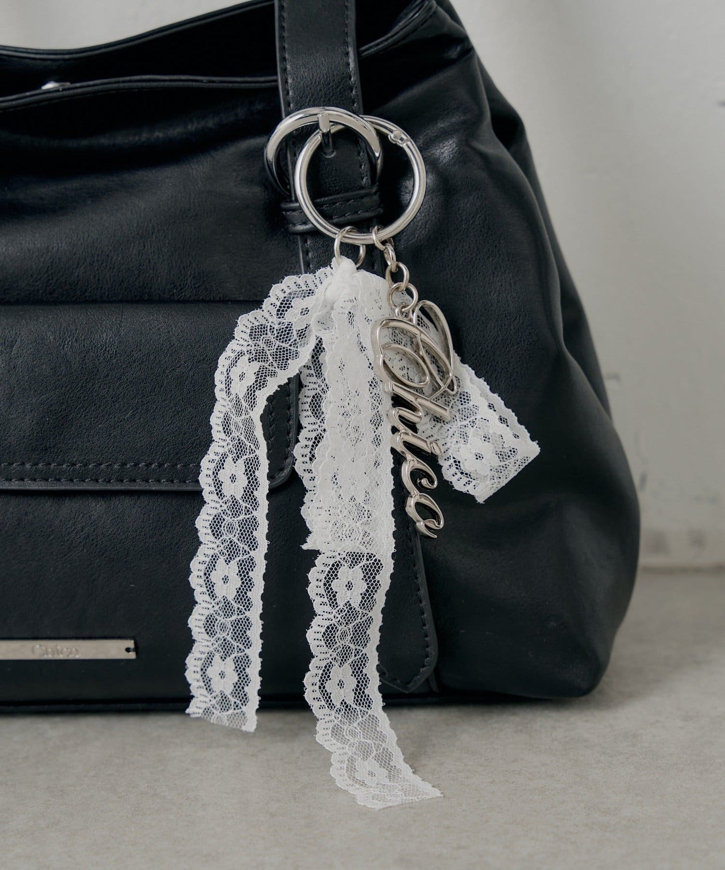 [Set Fair Item #11] CHICO belt handle bag with charm - Image 15
