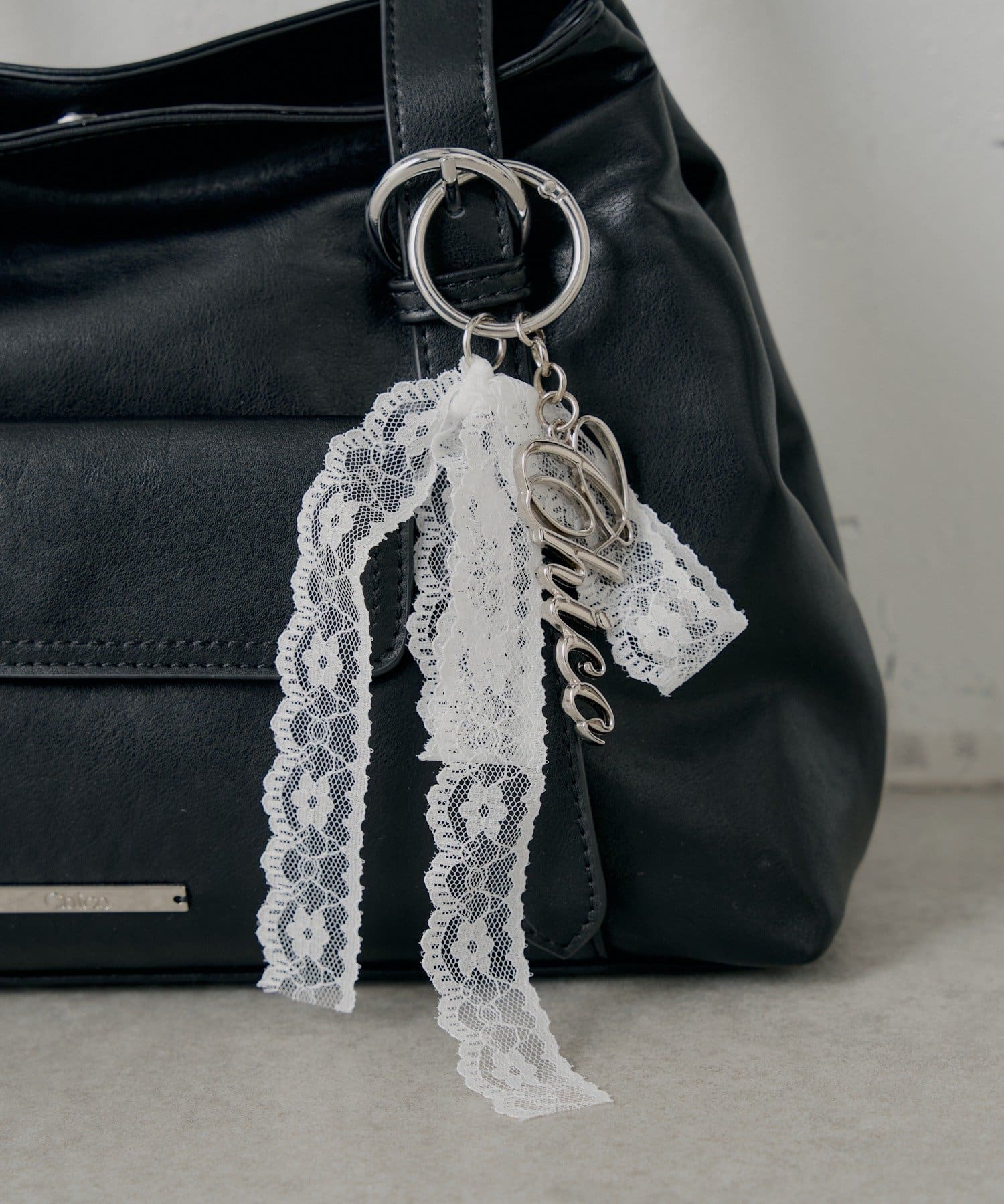 [Set Fair Item #11] CHICO belt handle bag with charm - Image 15