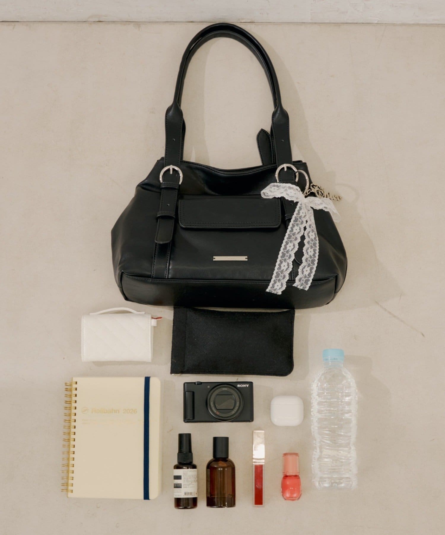 [Set Fair Item #11] CHICO belt handle bag with charm - Image 19