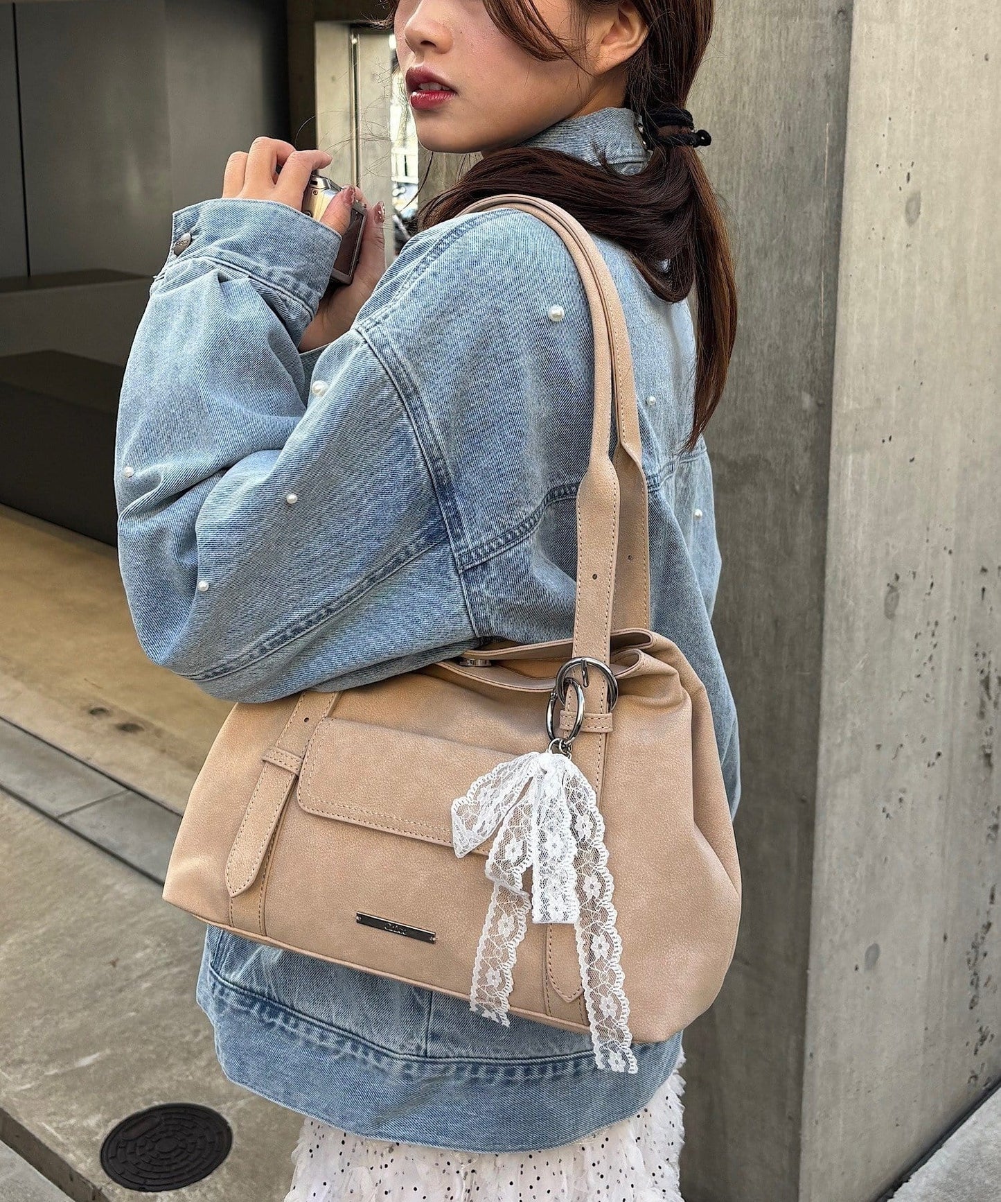 [Set Fair Item #11] CHICO belt handle bag with charm - Image 23