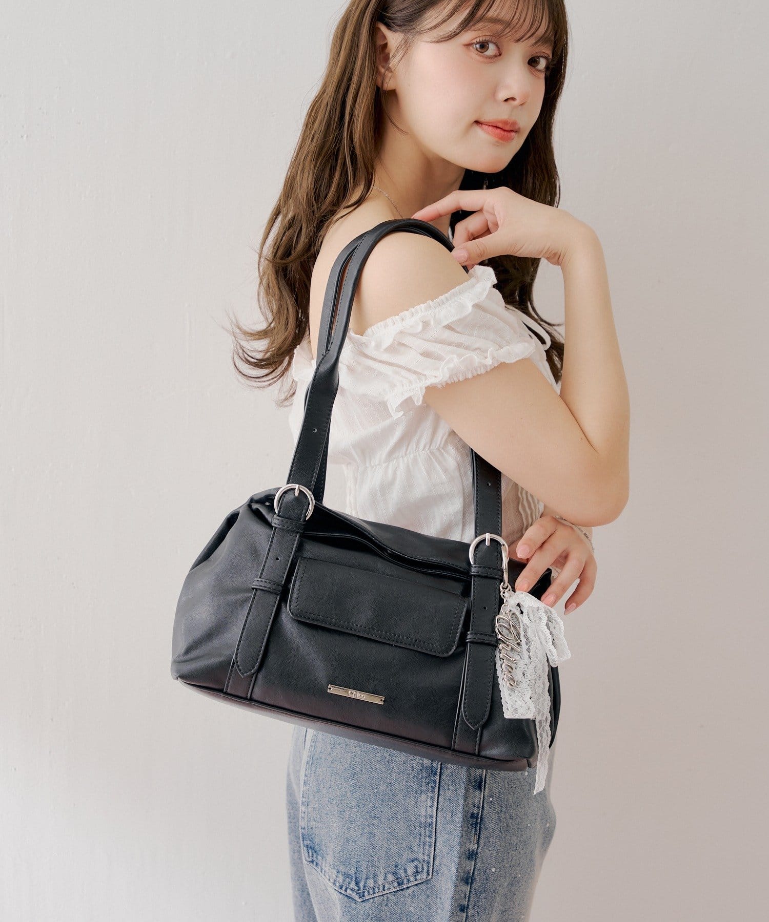 [Set Fair Item #11] CHICO belt handle bag with charm - Image 6