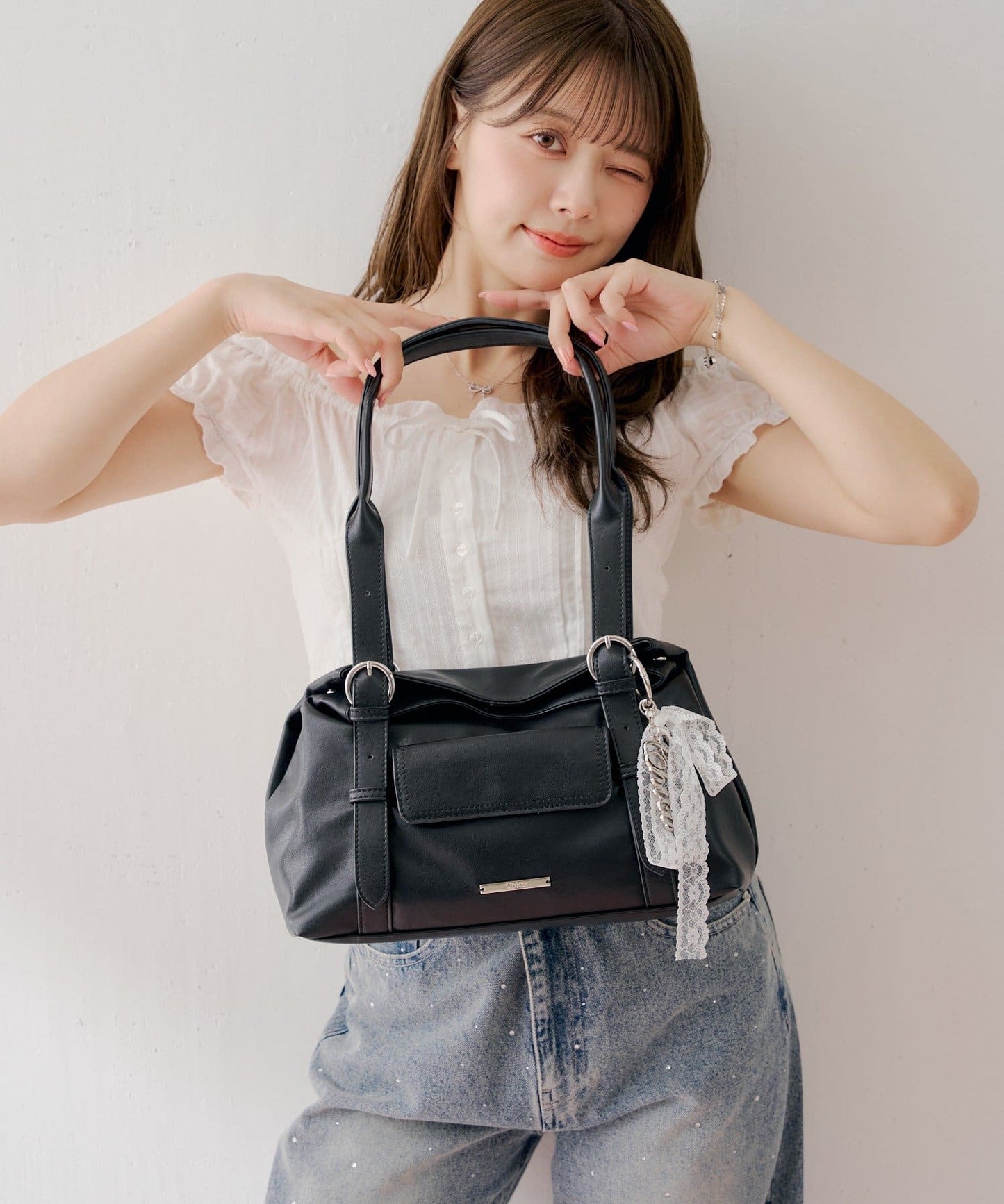 [Set Fair Item #11] CHICO belt handle bag with charm - Image 7