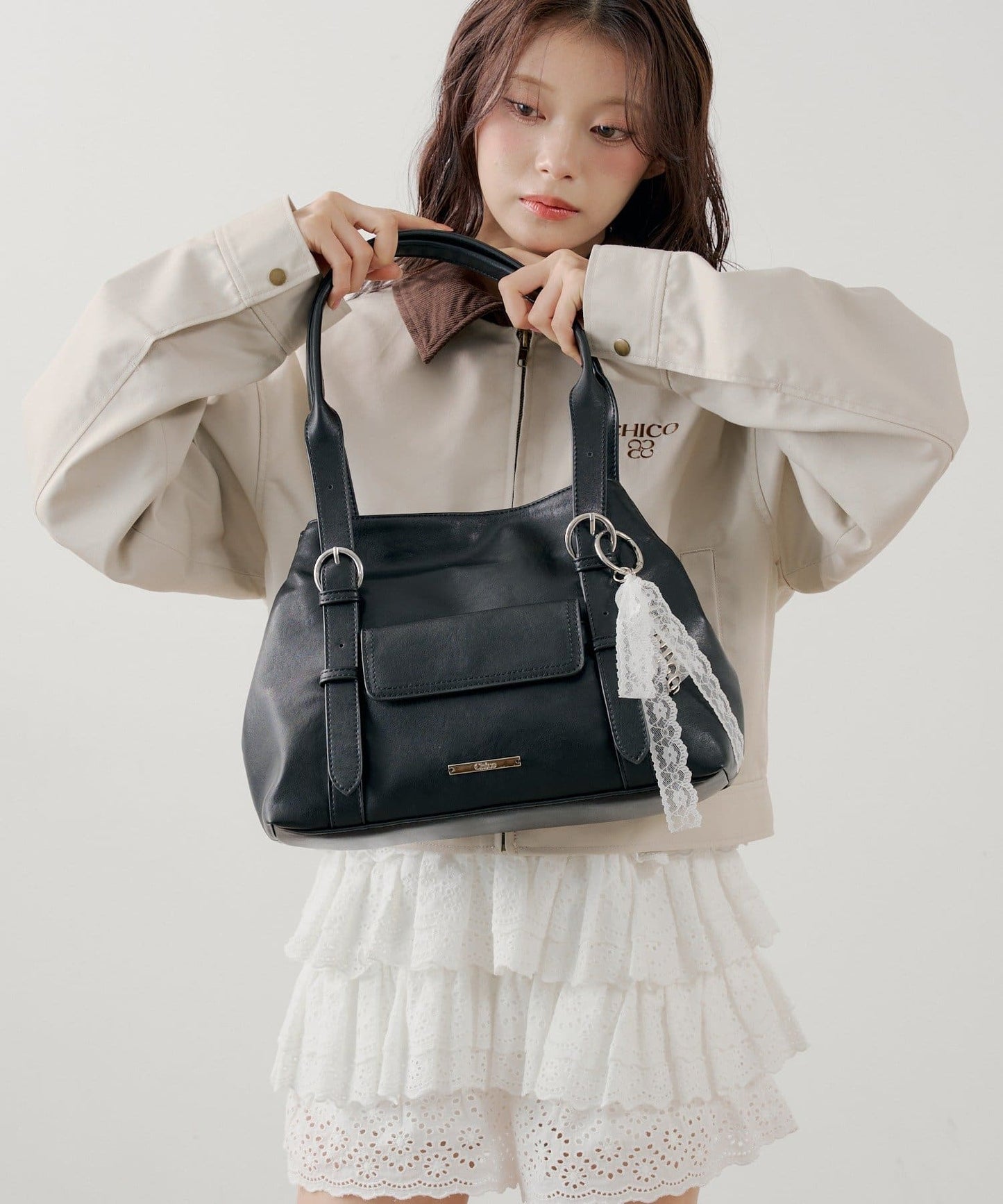 [Set Fair Item #11] CHICO belt handle bag with charm - Image 9