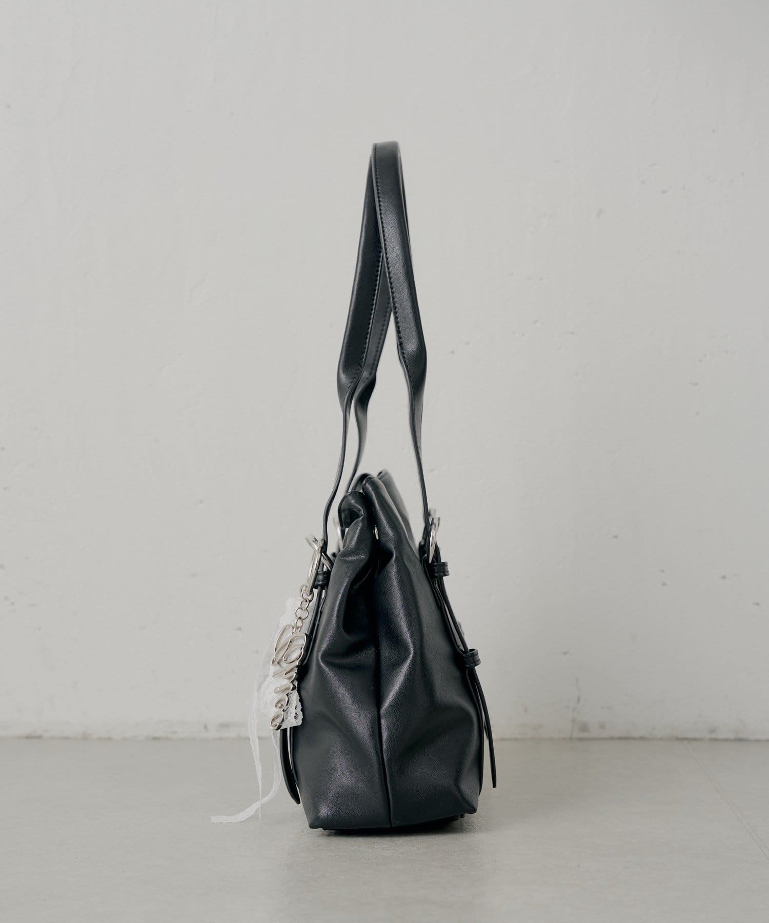 [Set Fair Item #11] CHICO belt handle bag with charm - Image 12