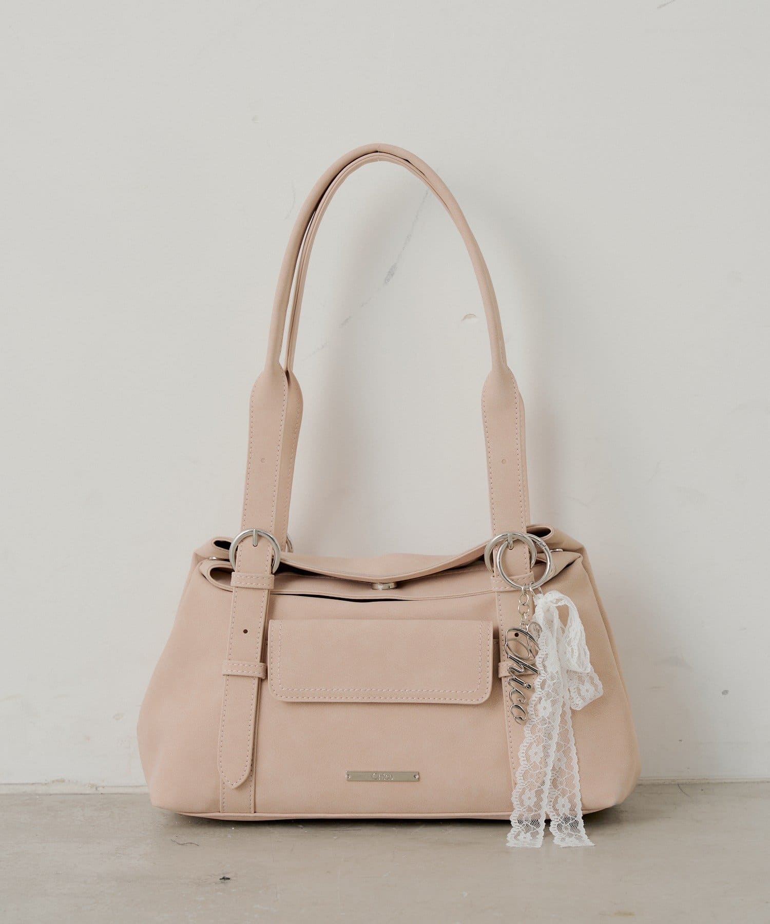 [Set Fair Item #11] CHICO belt handle bag with charm - Image 4