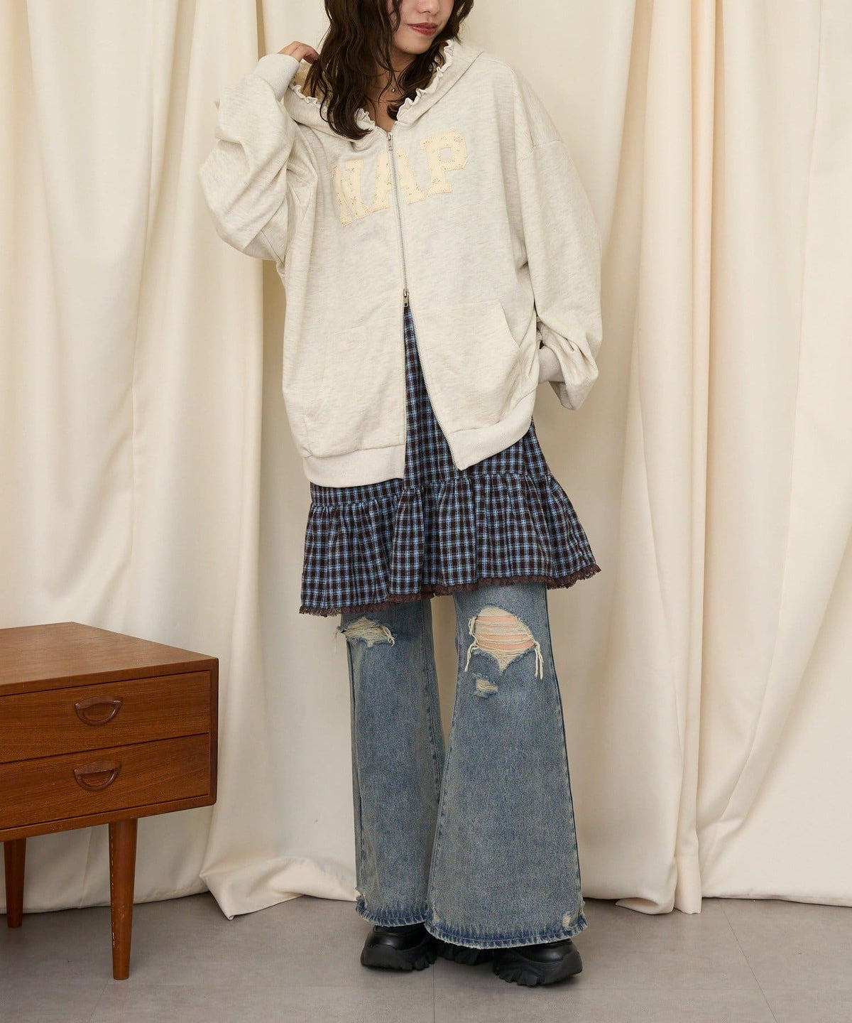 neutral by CIAOPANIC 碎花Logo荷葉邊雙拉鍊連帽Hoodie - Image 16