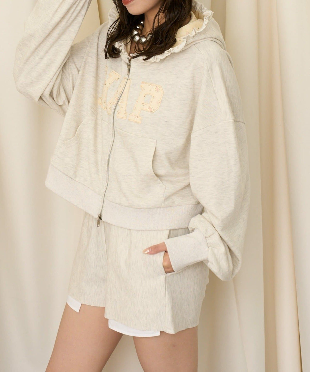 neutral by CIAOPANIC 碎花Logo荷葉邊雙拉鍊連帽Hoodie - Image 20