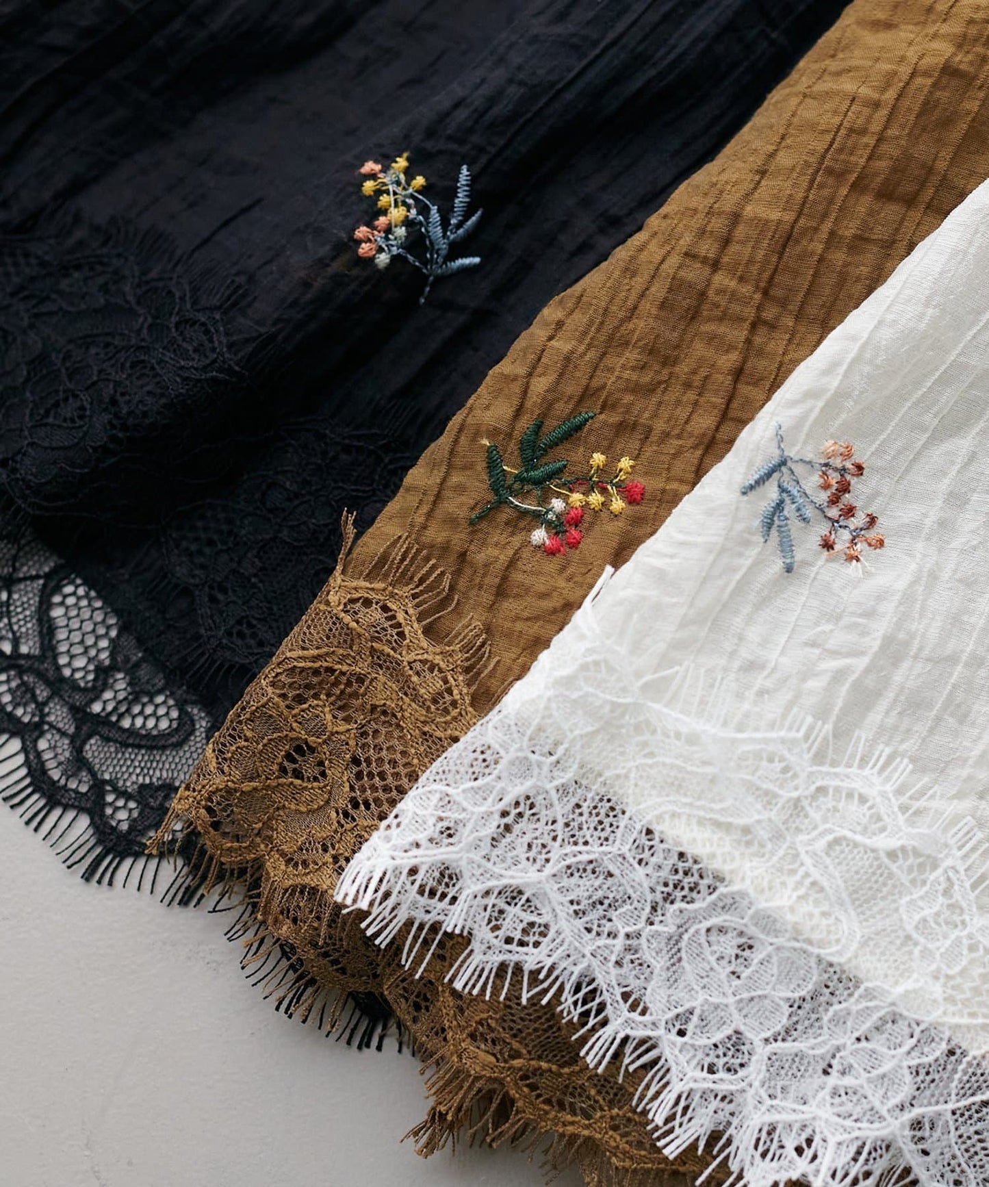 DISCOAT 刺繡薄紗Lace邊吊帶衫 - Image 67