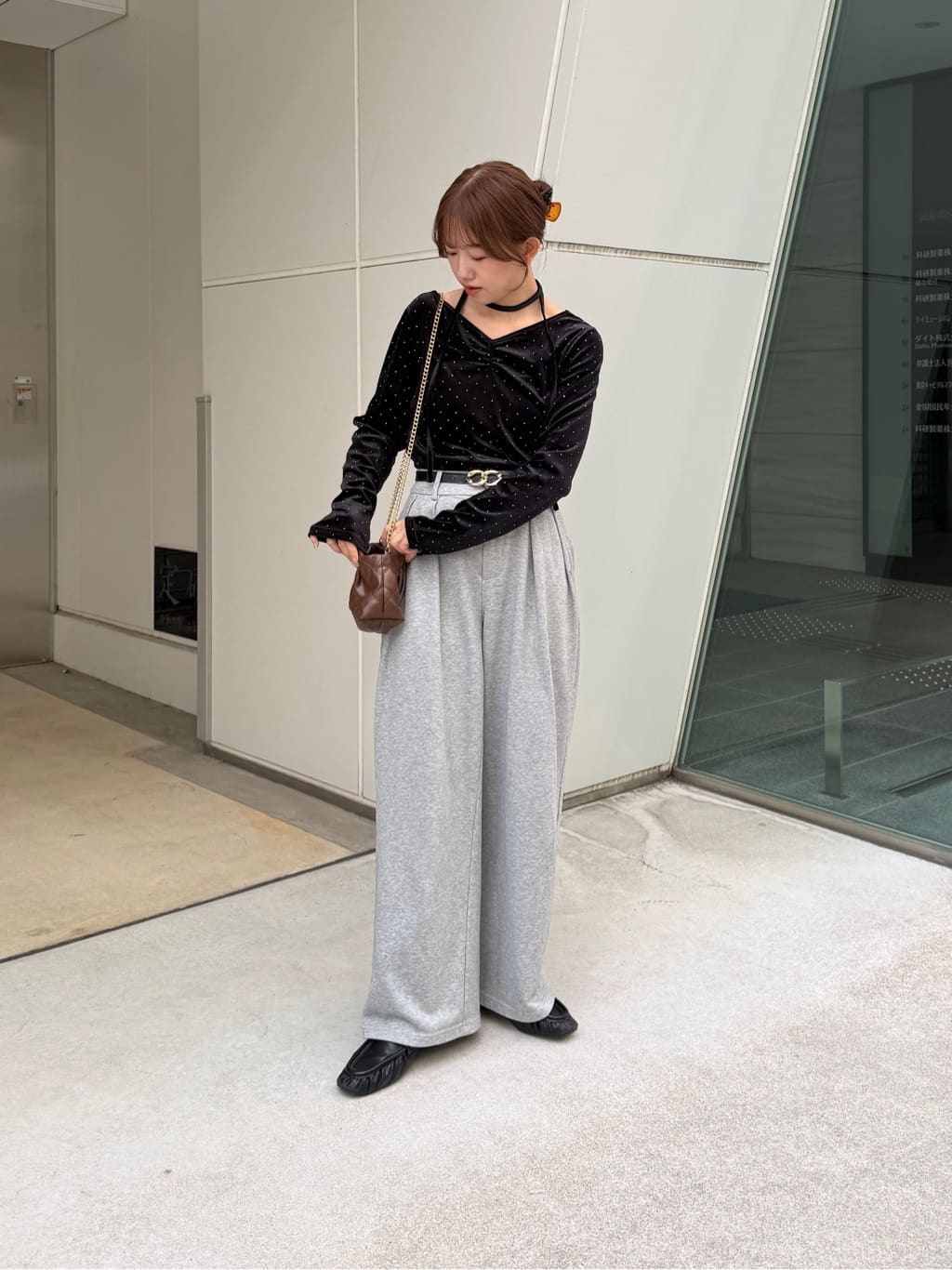 Thevon 水鑽絨面 V領Top with choker - Image 31