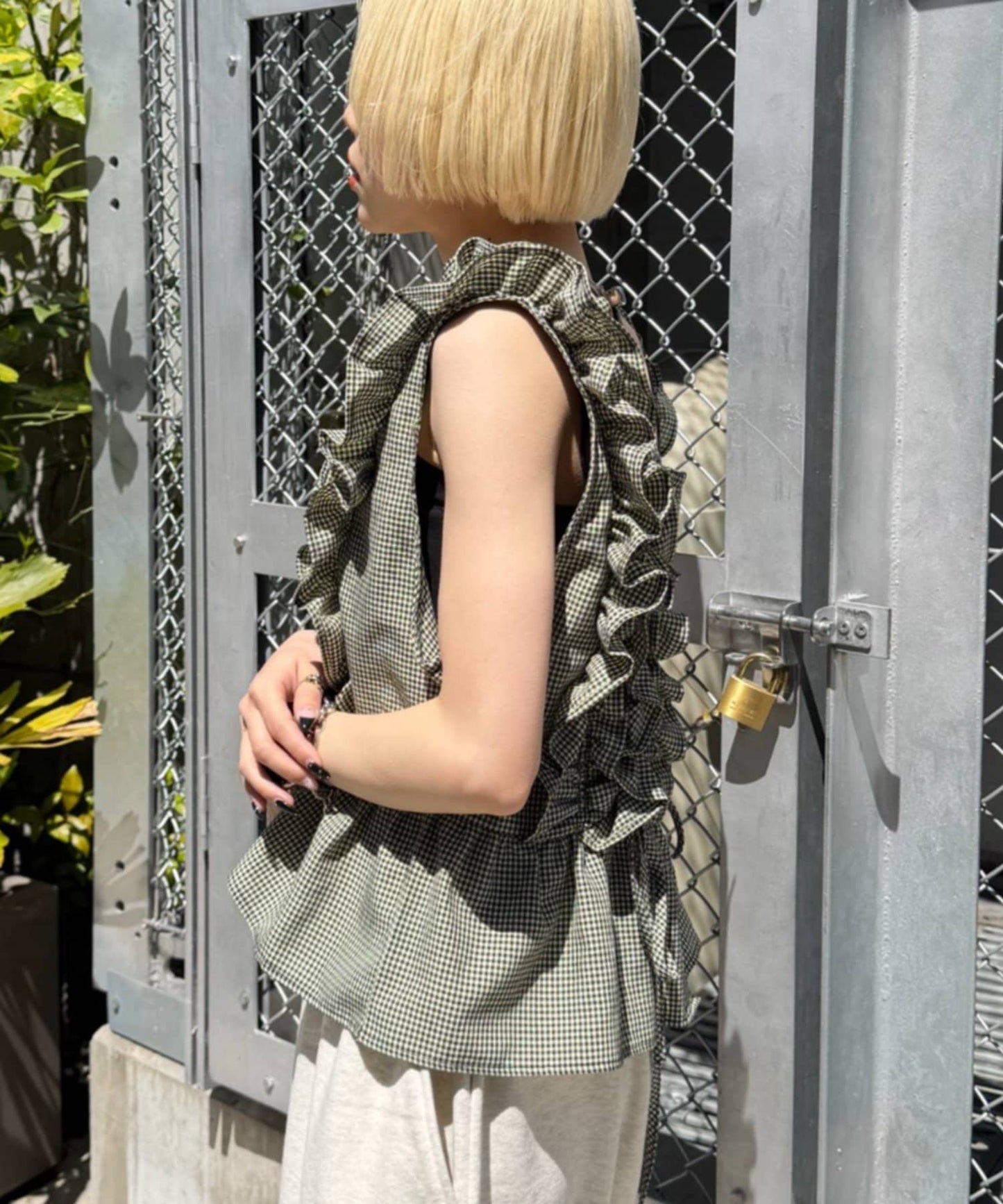 w closet Frilly sleeveless blouse - Image 19