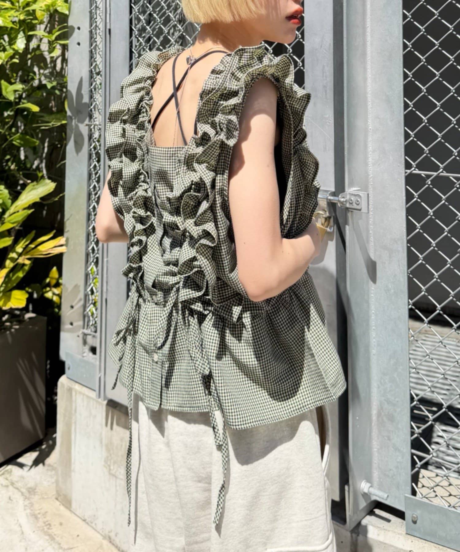 w closet Frilly sleeveless blouse - Image 21