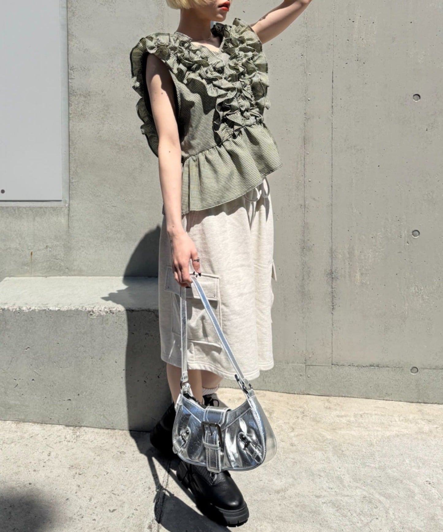 w closet Frilly sleeveless blouse - Image 24