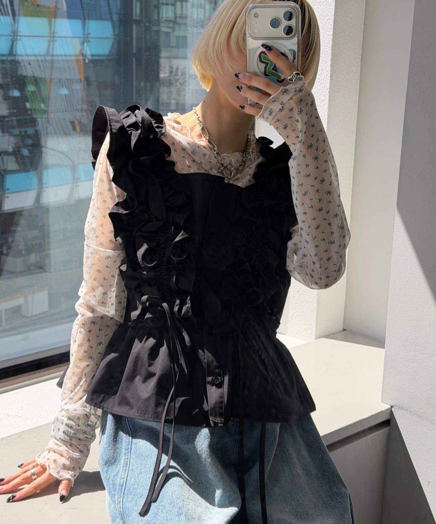 w closet Frilly sleeveless blouse - Image 4
