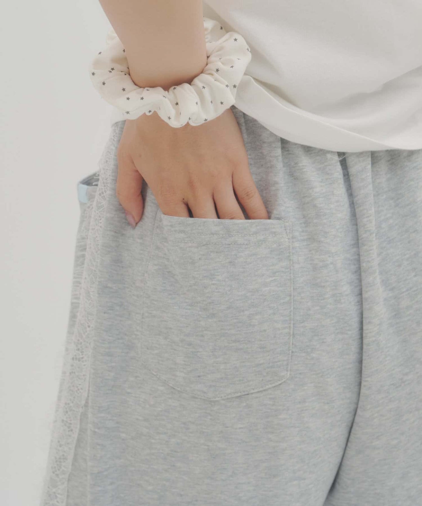 umm. By Discoat Lace邊繫帶運動褲 - Image 14