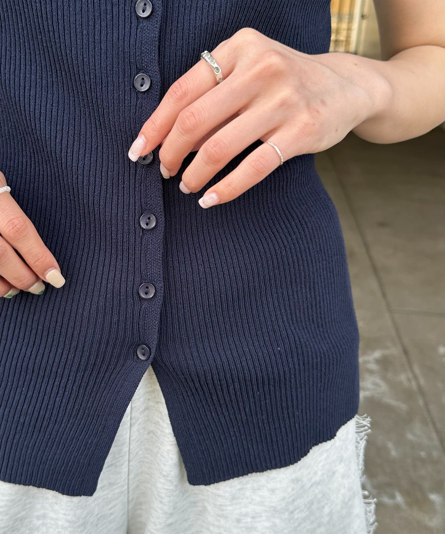 umm.By Discoat ruffled collar pullover - Image 21