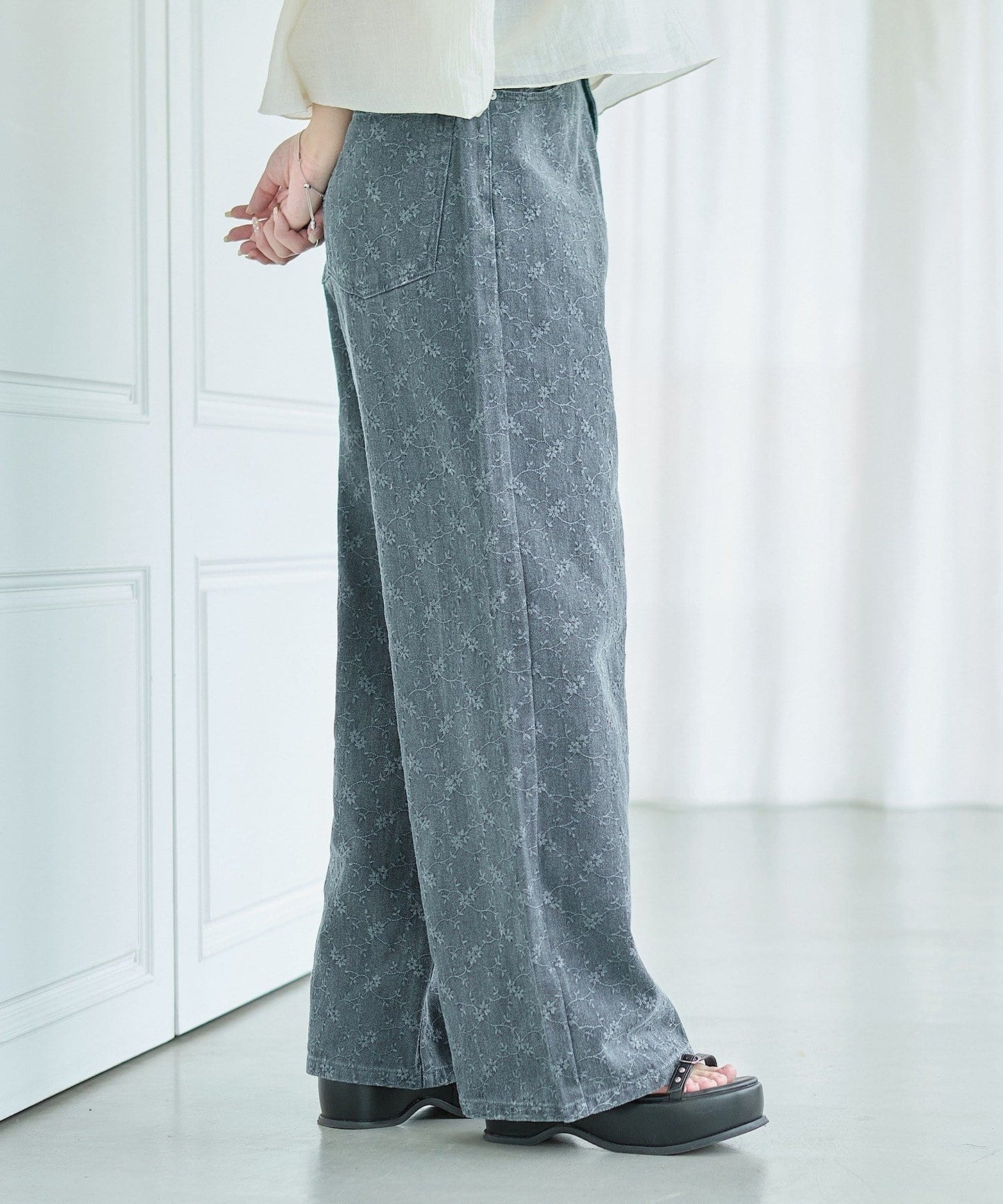Kastane [Wide] floral embroidered denim - Image 14