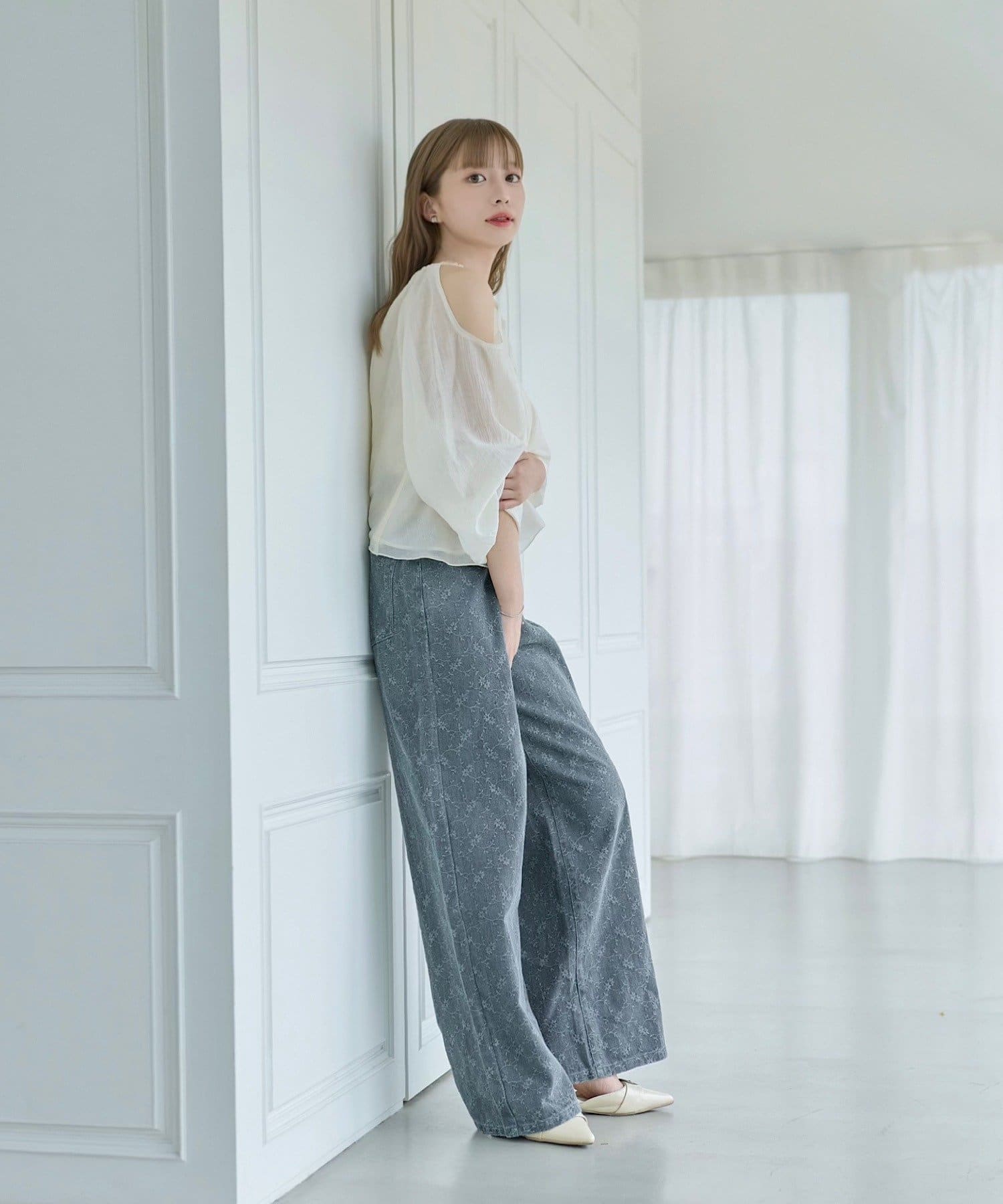 Kastane [Wide] floral embroidered denim - Image 17