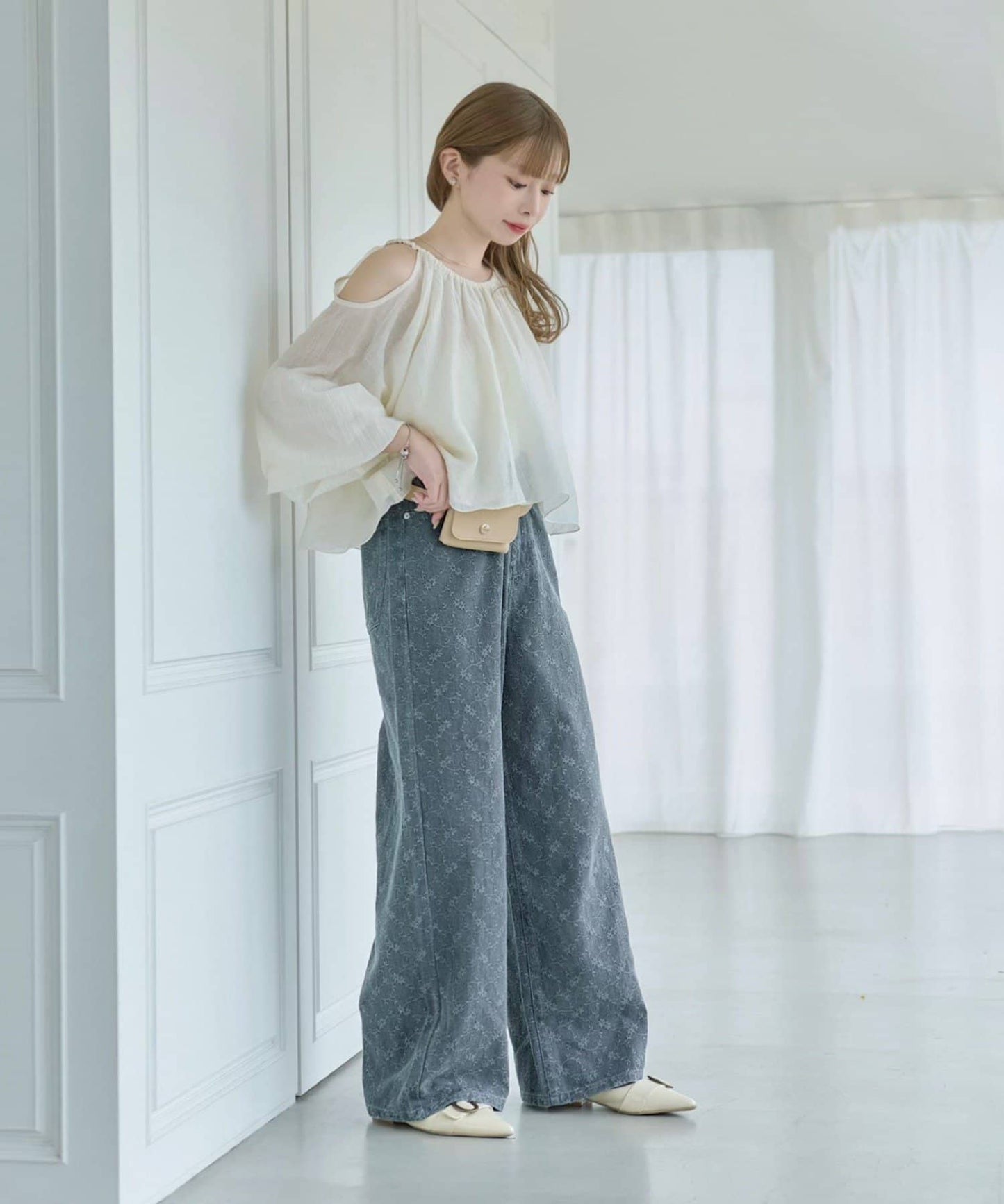 Kastane [Wide] floral embroidered denim - Image 18