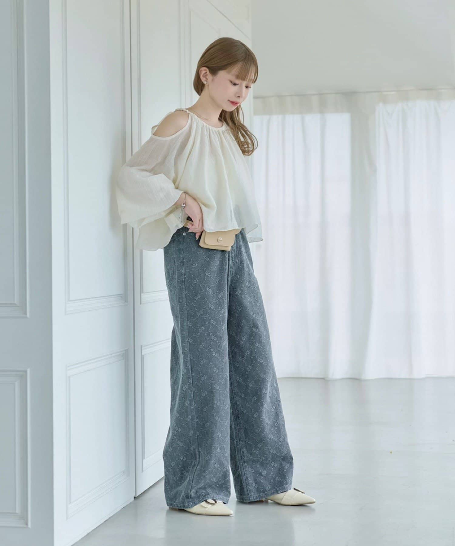 Kastane [Wide] floral embroidered denim - Image 18