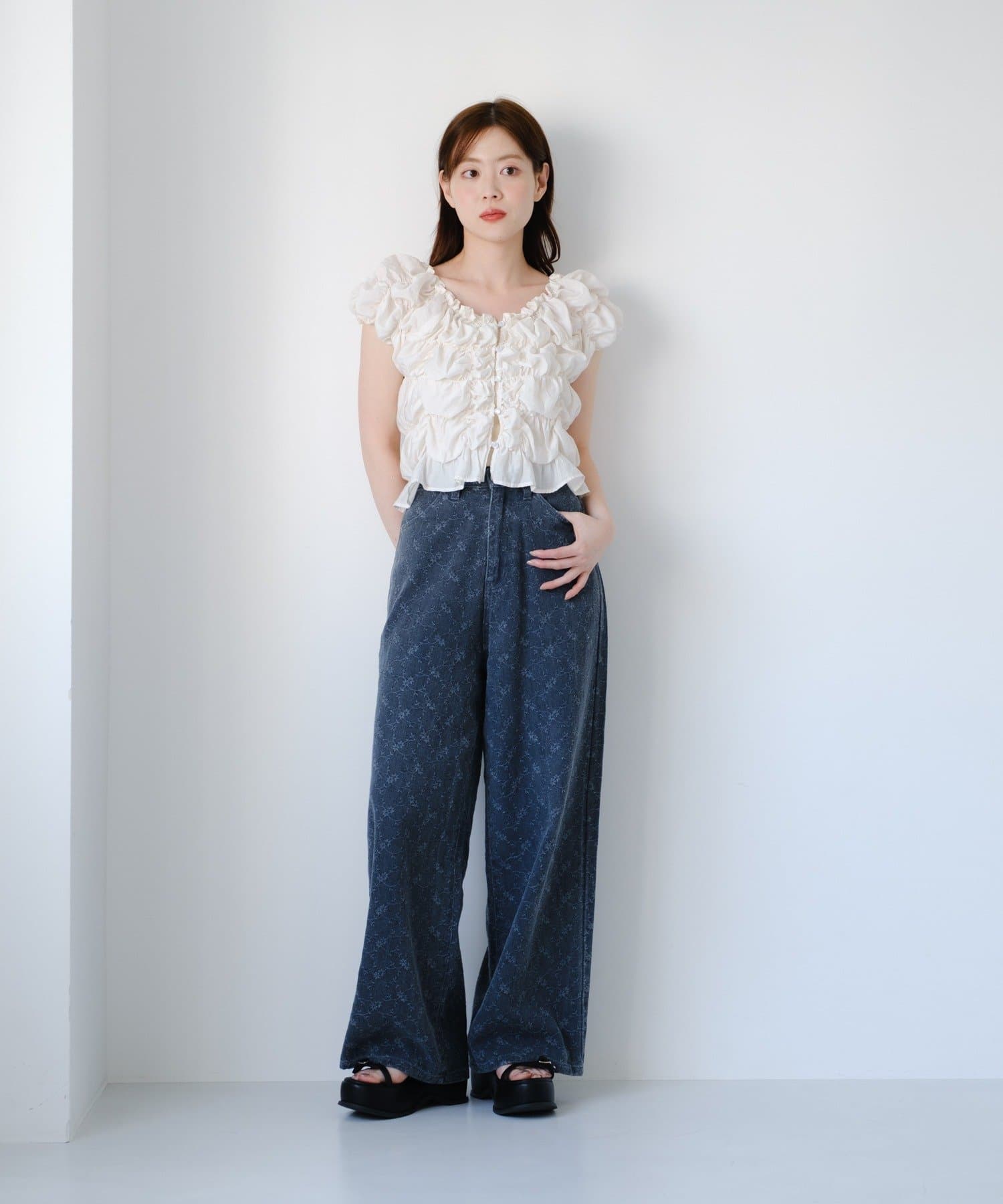 Kastane [Wide] floral embroidered denim - Image 20