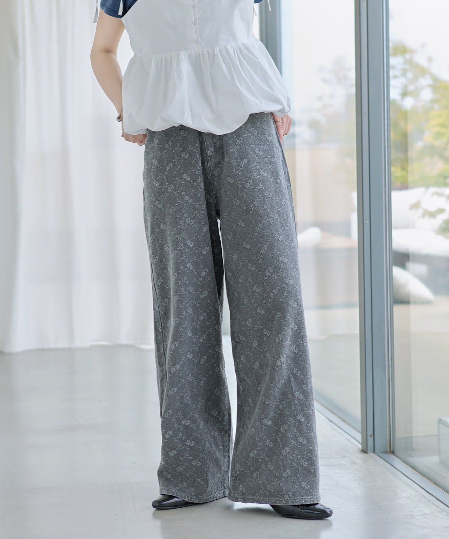 Kastane [Wide] floral embroidered denim - Image 6