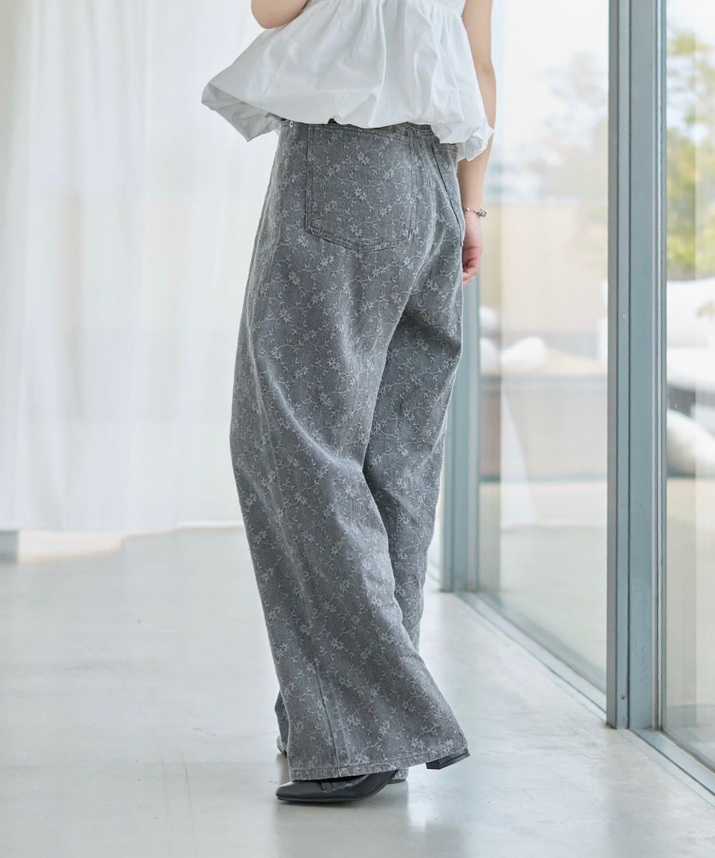 Kastane [Wide] floral embroidered denim - Image 7