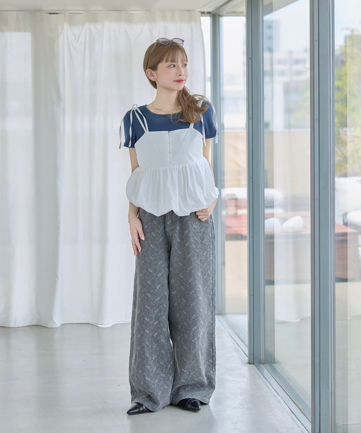 Kastane [Wide] floral embroidered denim - Image 9