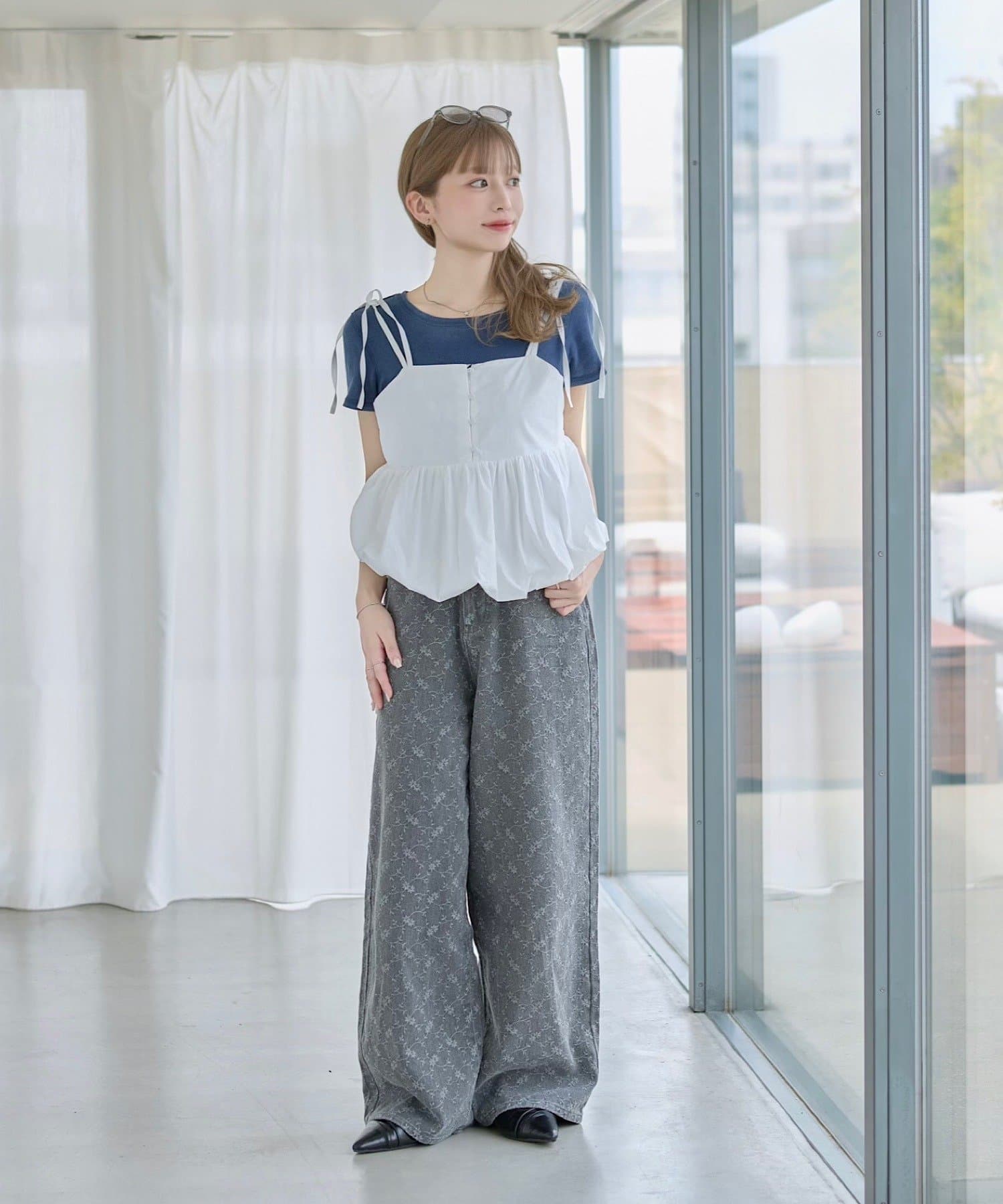 Kastane [Wide] floral embroidered denim - Image 9