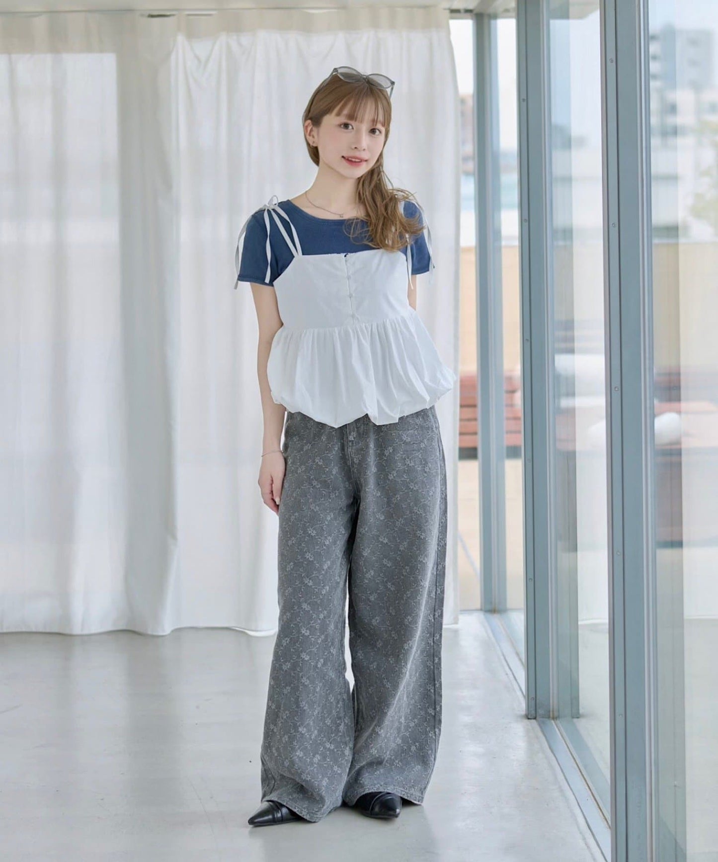 Kastane [Wide] floral embroidered denim - Image 10