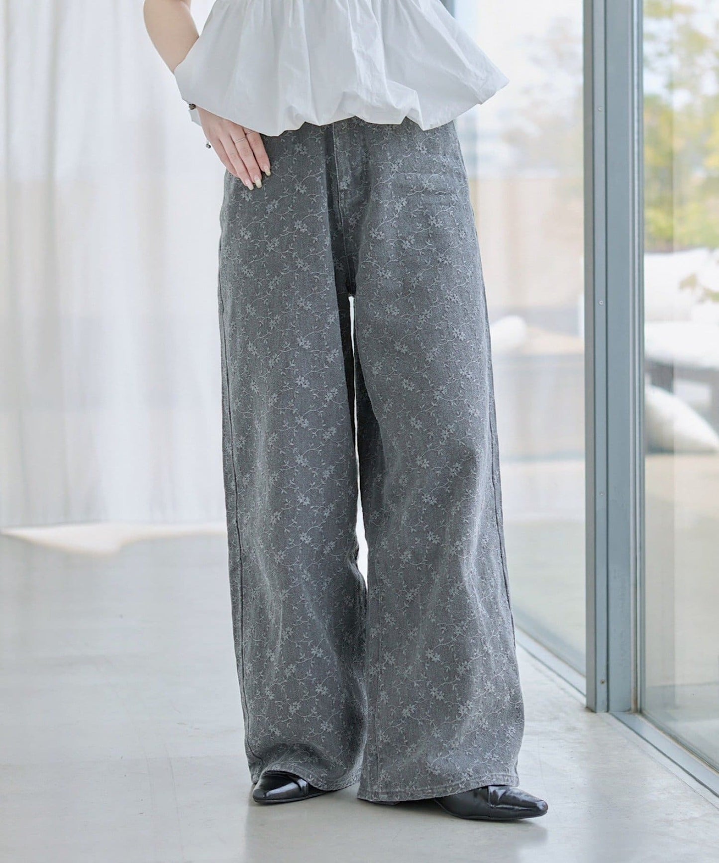 Kastane [Wide] floral embroidered denim - Image 2