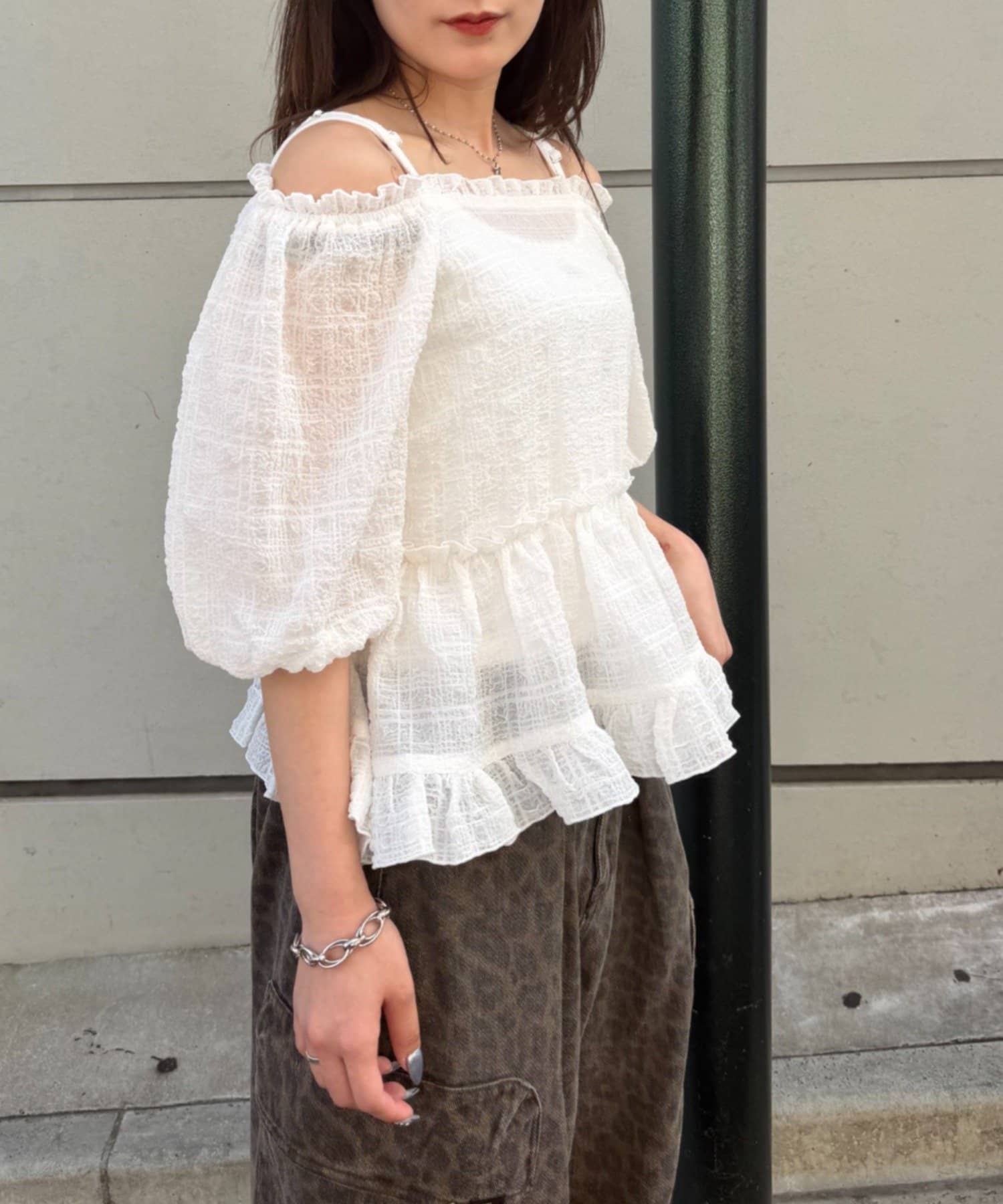w closet Off-shoulder frill blouse - Image 11