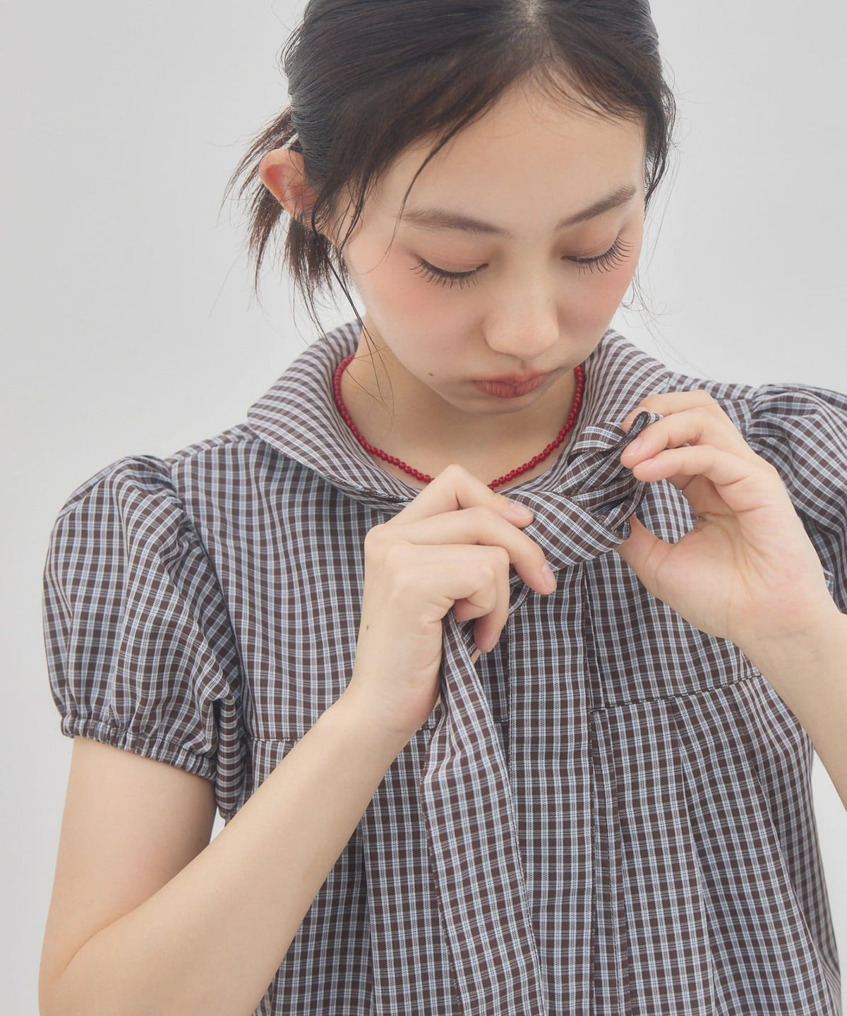 umm. By Discoat 圓領泡泡袖Blouse with bow tie - Image 24