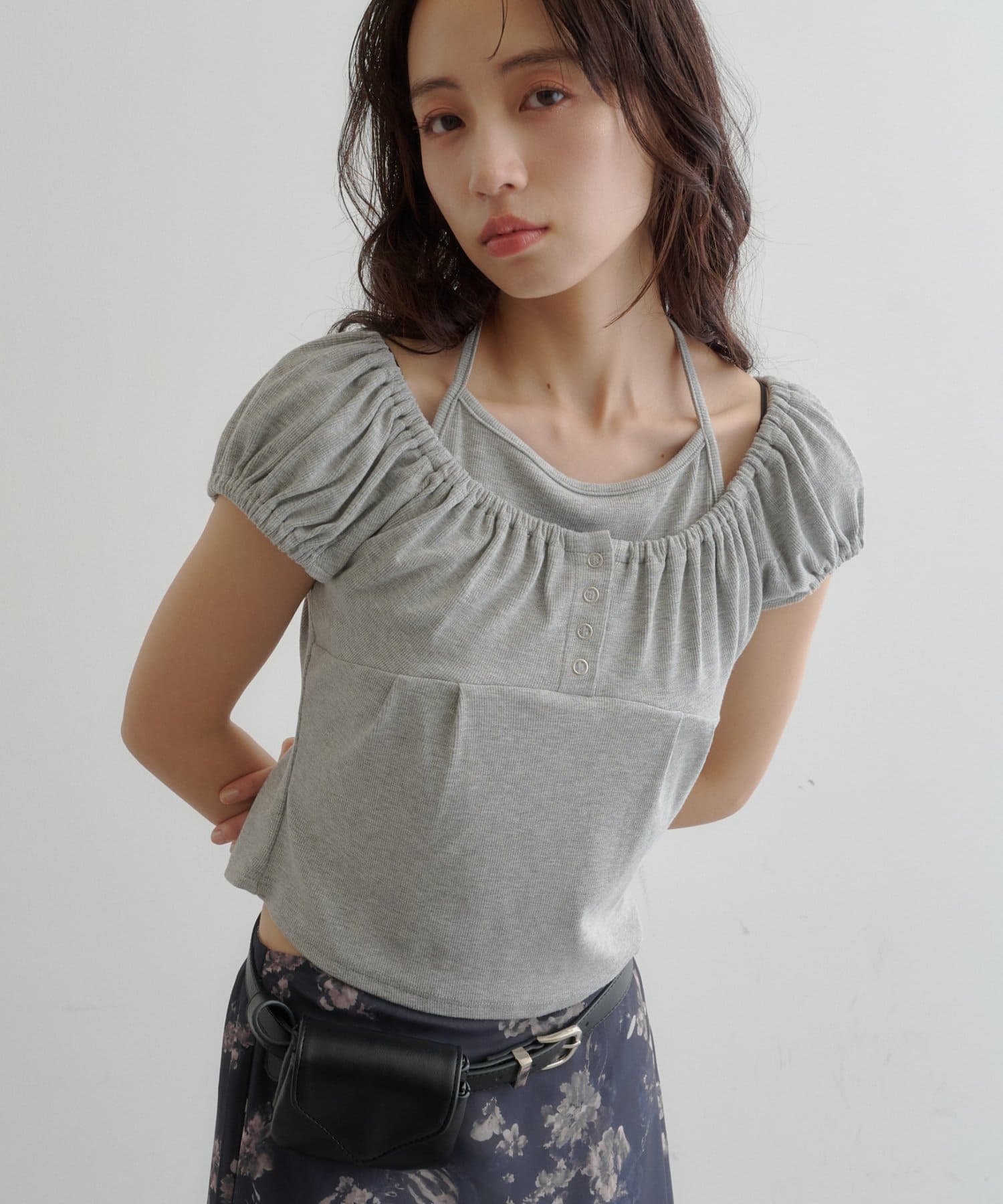 Kastane 羅紋修身掛脖露背Henley Tee - Image 1