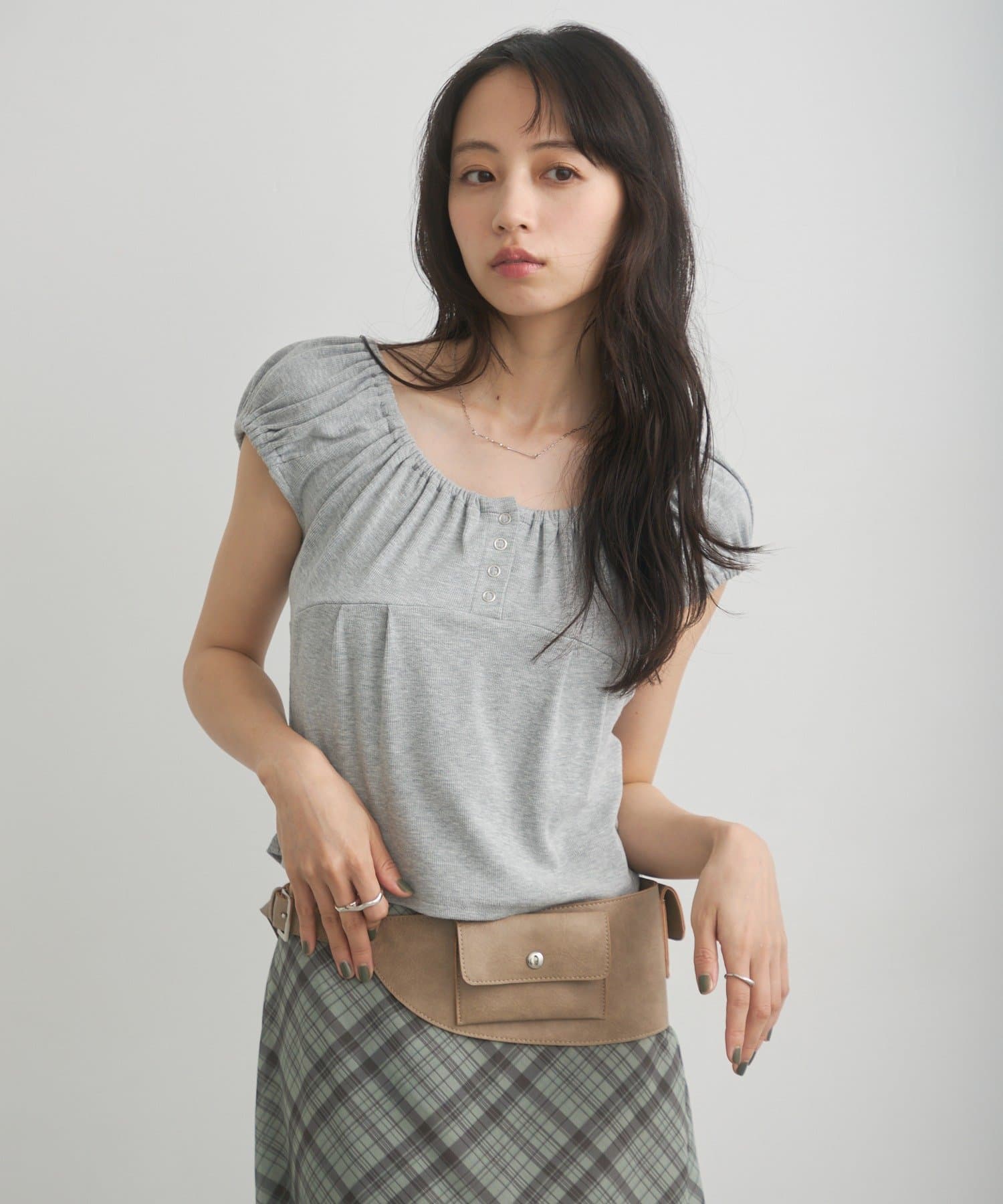 Kastane 羅紋修身掛脖露背Henley Tee - Image 24