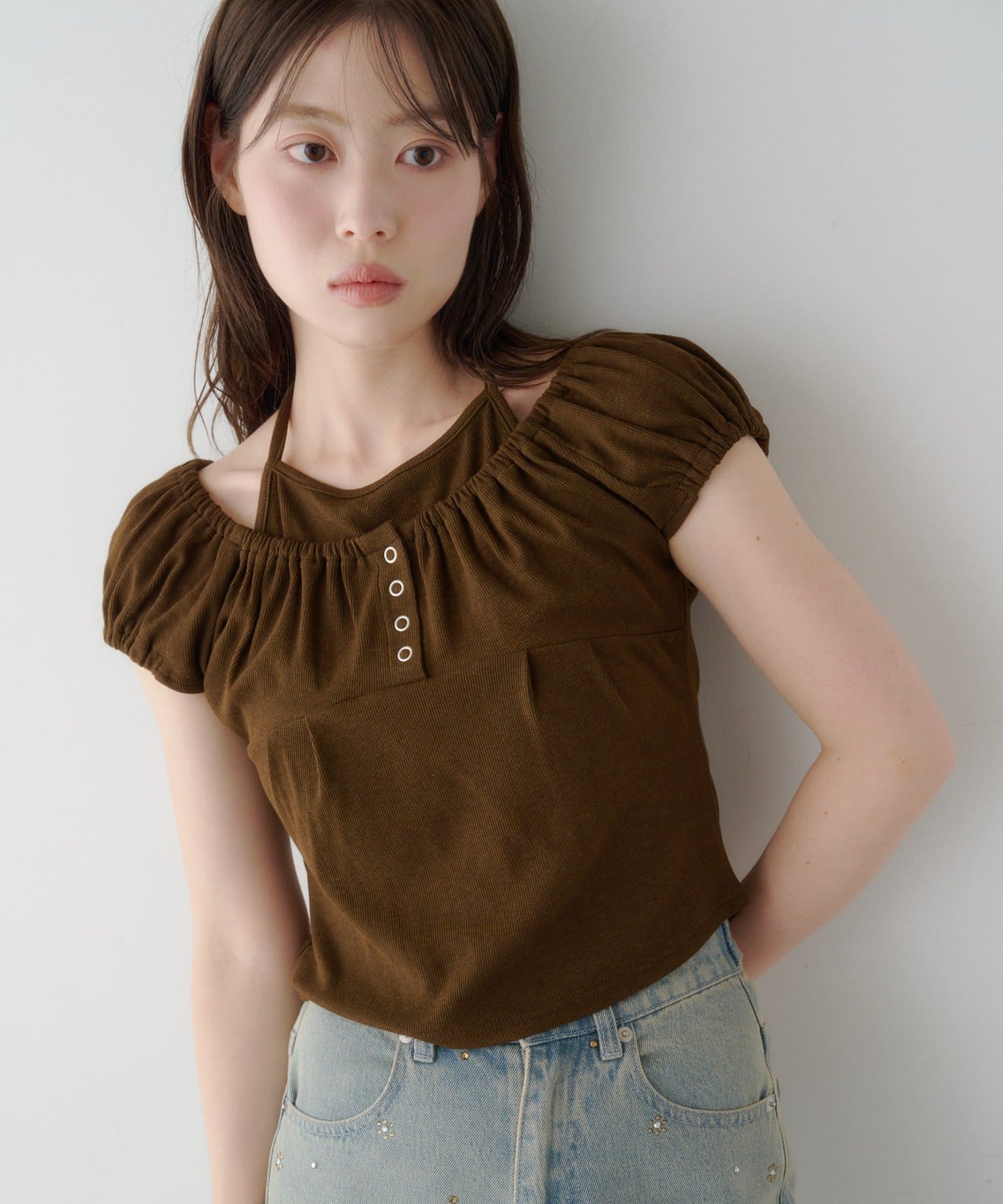 Kastane 羅紋修身掛脖露背Henley Tee - Image 3