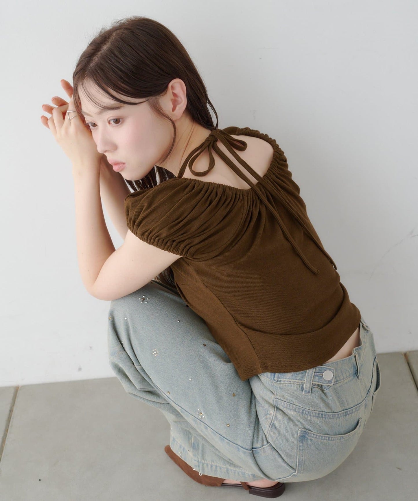 Kastane 羅紋修身掛脖露背Henley Tee - Image 57
