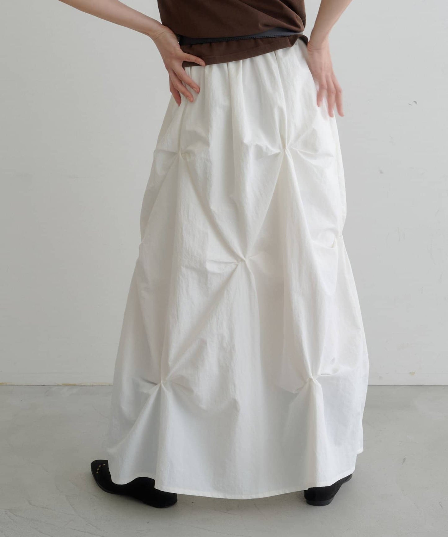 Kastane Flower Tuck Long Skirt - Image 9