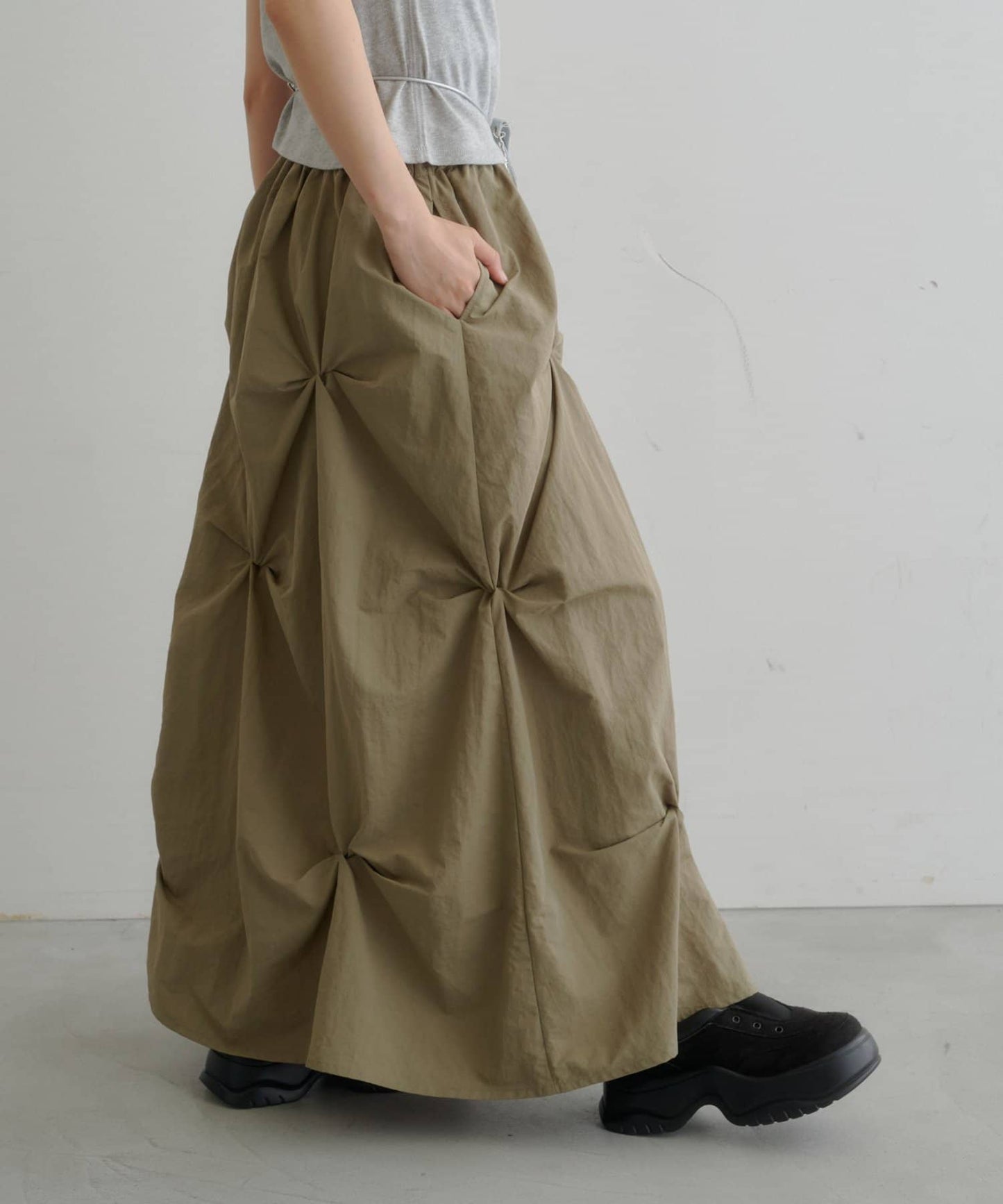 Kastane Flower Tuck Long Skirt - Image 3