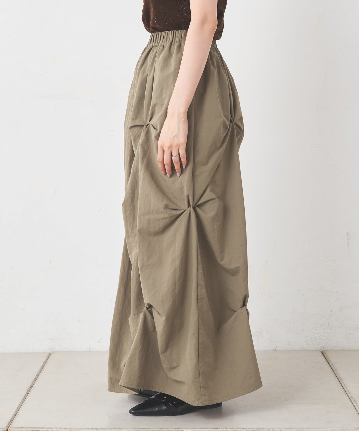 Kastane Flower Tuck Long Skirt - Image 25