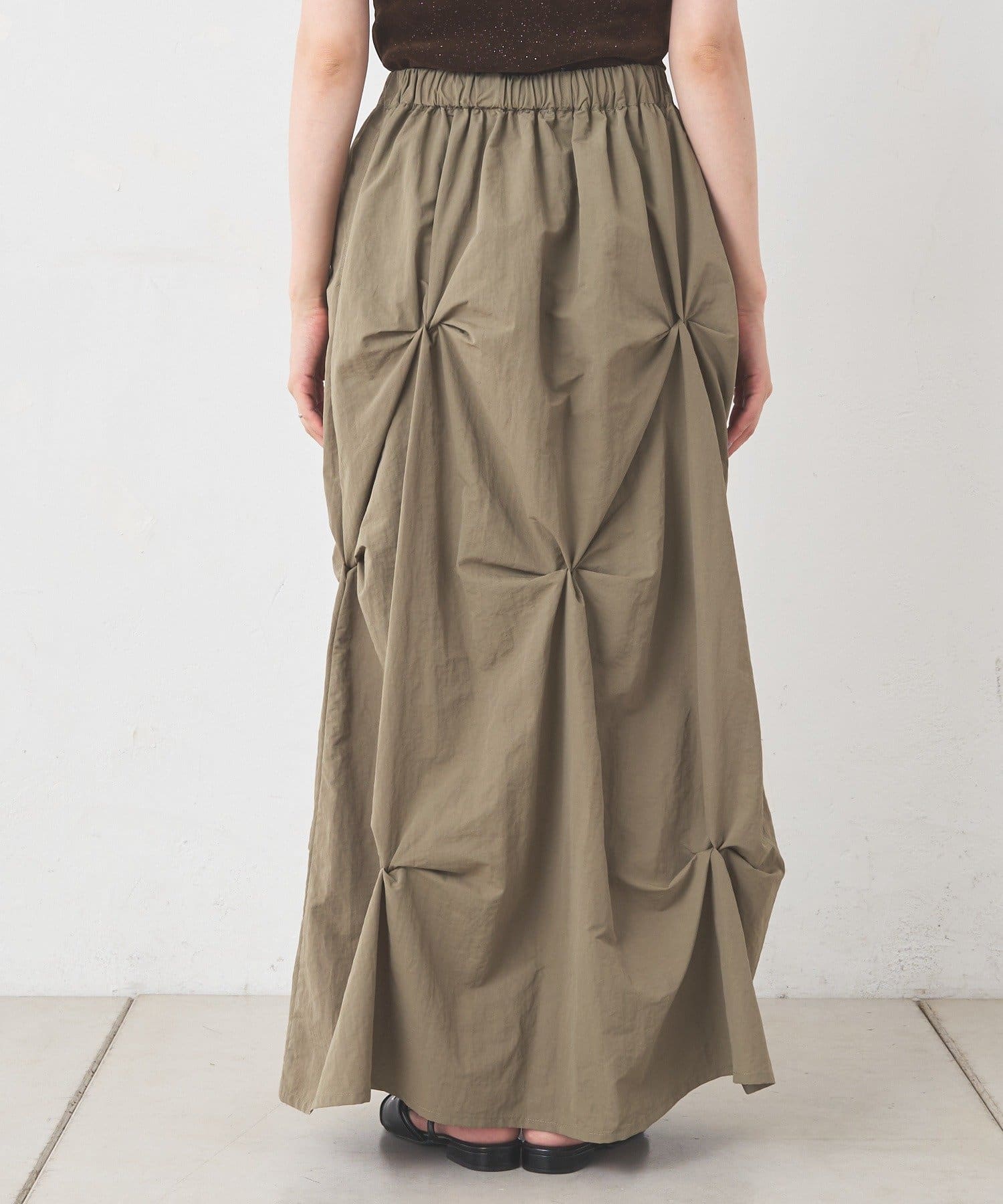 Kastane Flower Tuck Long Skirt - Image 26
