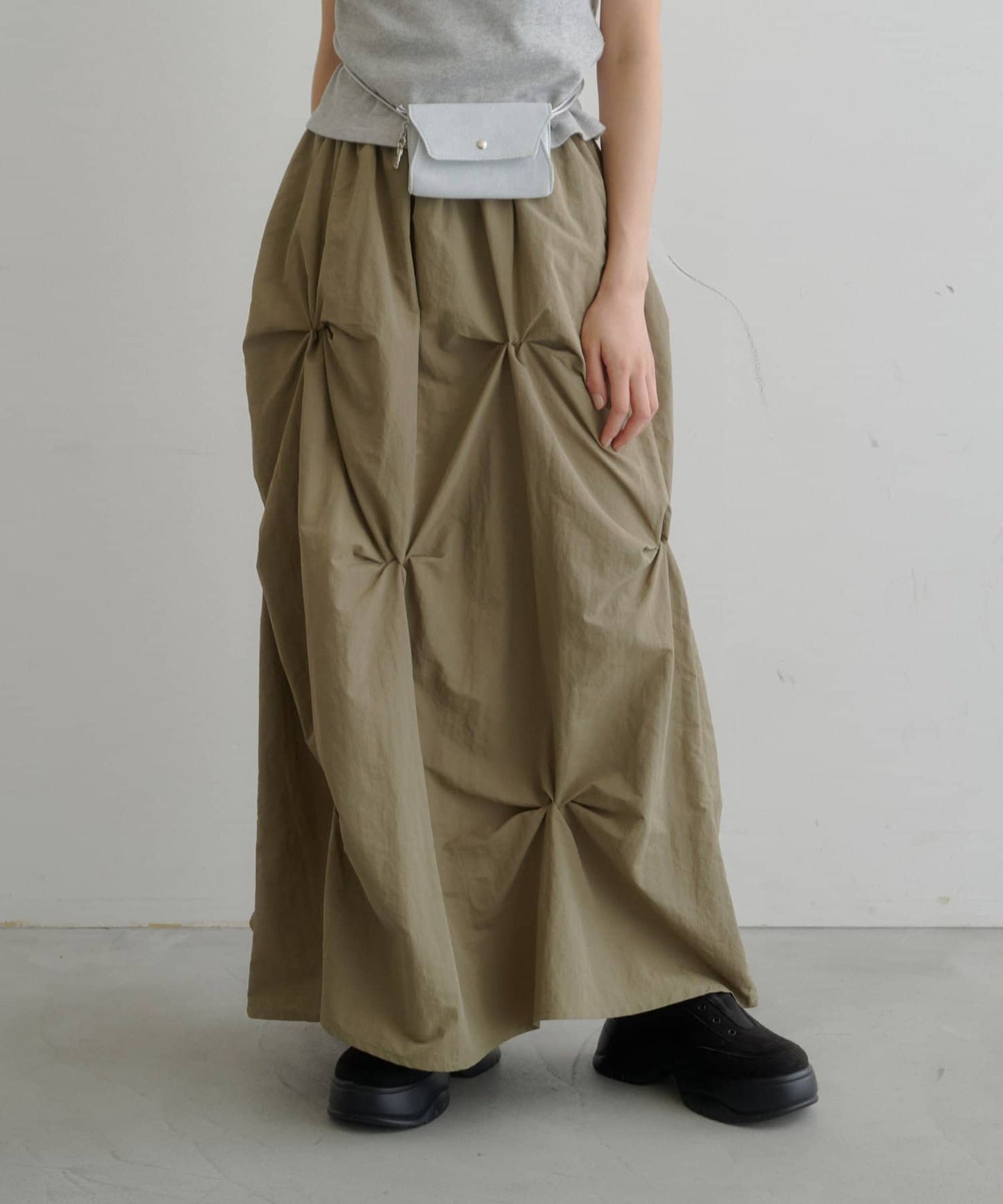 Kastane Flower Tuck Long Skirt - Image 16