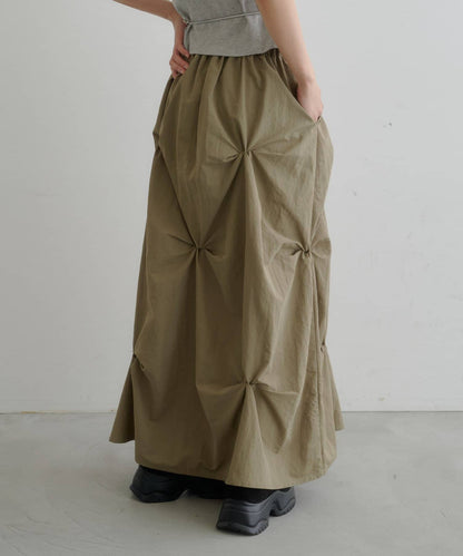 Kastane Flower Tuck Long Skirt - Image 17