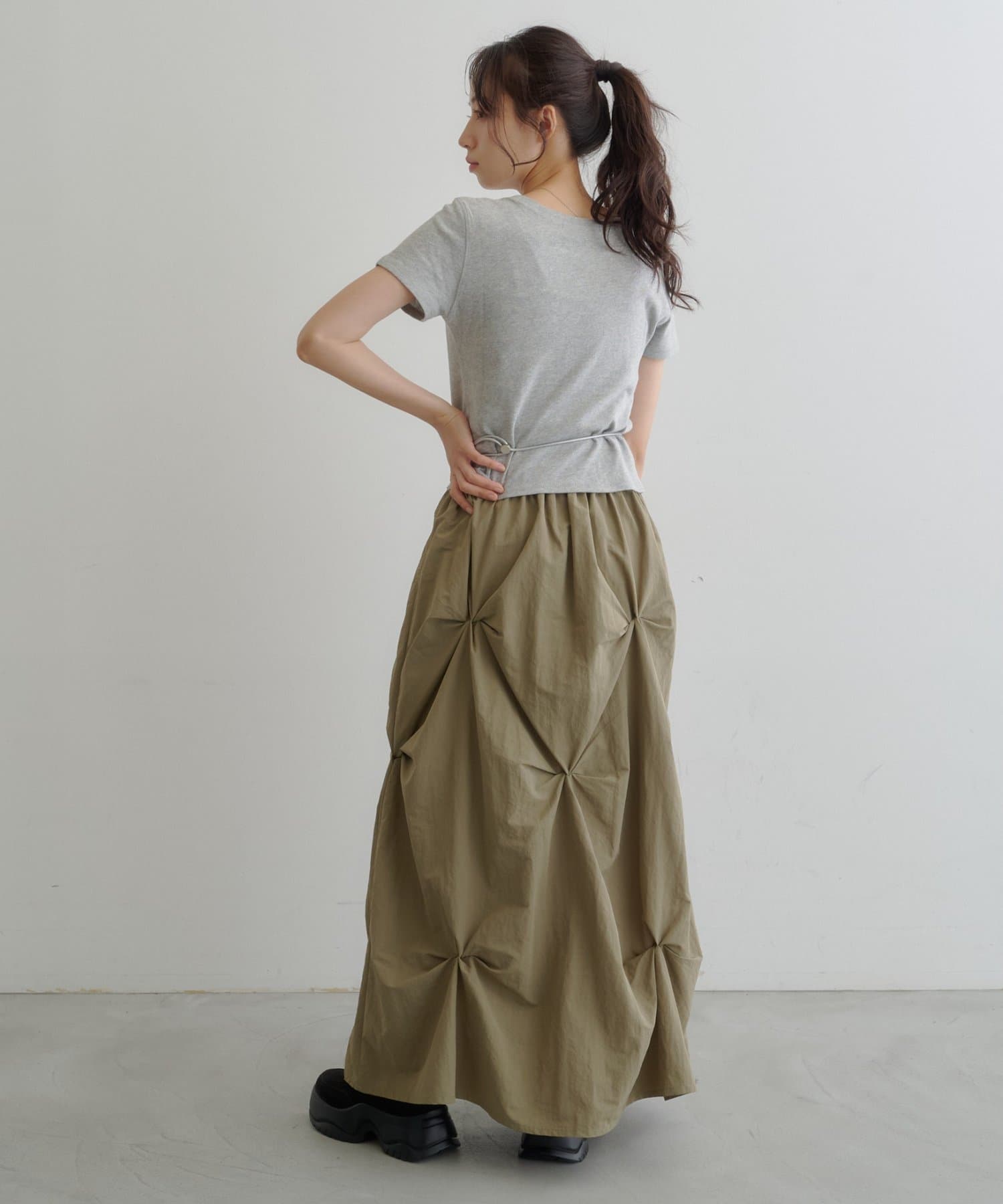 Kastane Flower Tuck Long Skirt - Image 19
