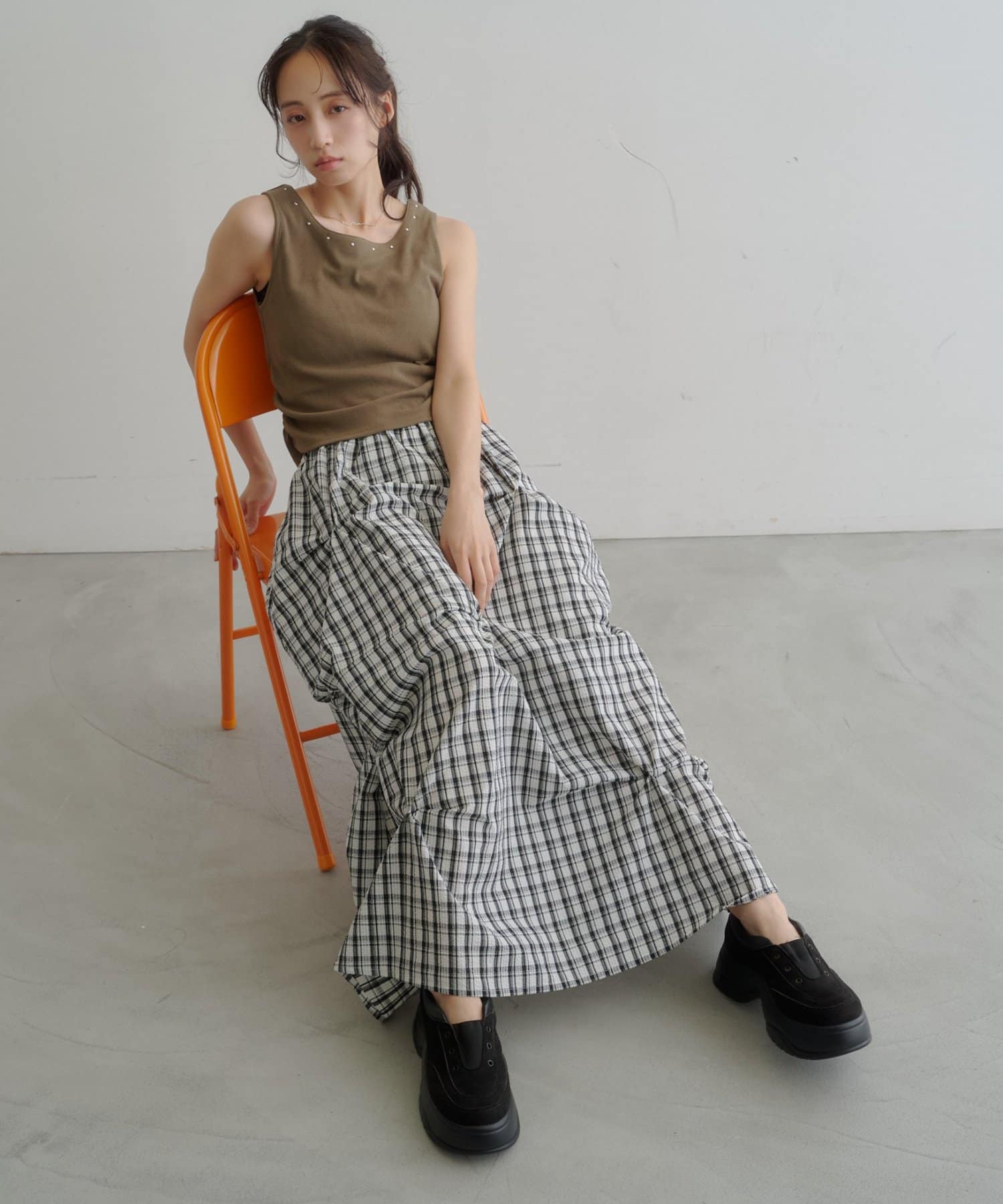 Kastane Flower Tuck Long Skirt - Image 29