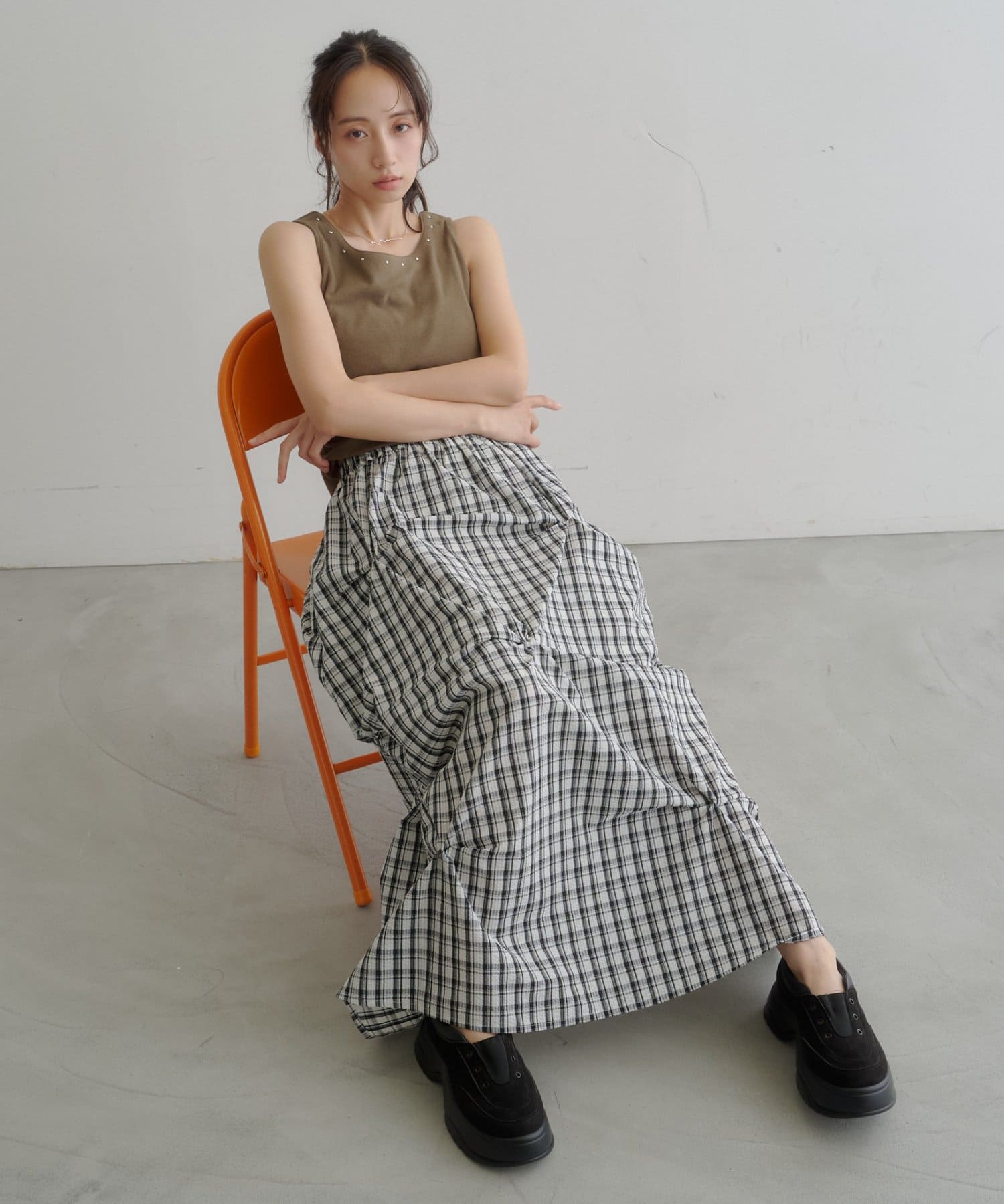 Kastane Flower Tuck Long Skirt - Image 30